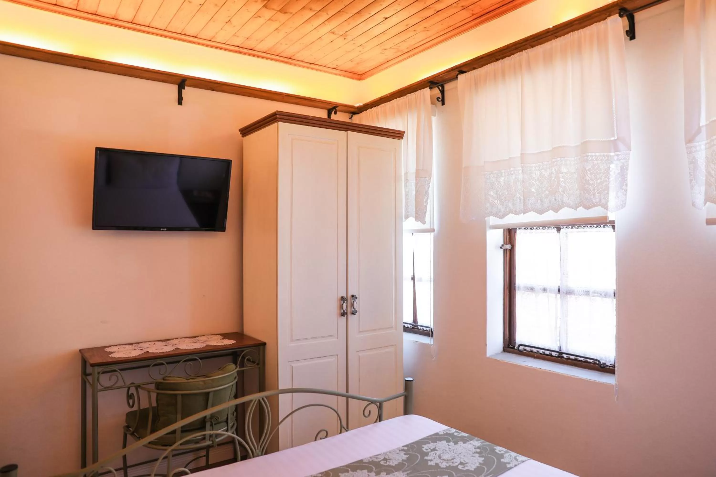 TV and multimedia, TV/Entertainment Center in Vila 4 Bed&Breakfast