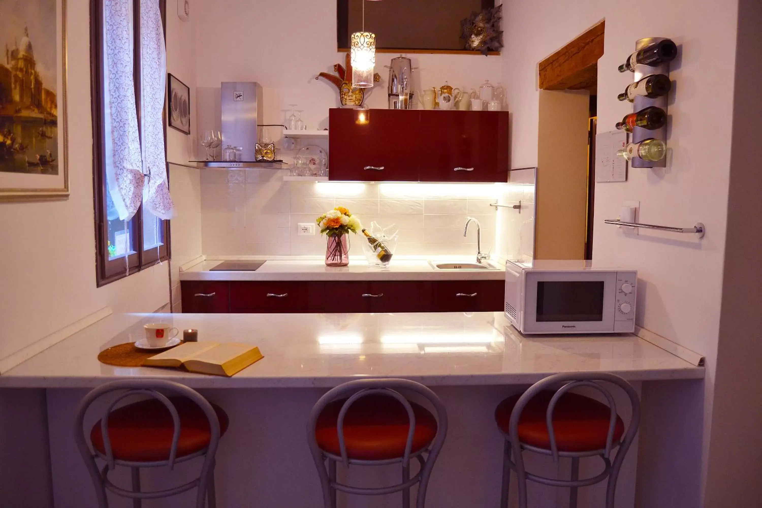 minibar, Kitchen/Kitchenette in Art Dreams B&B