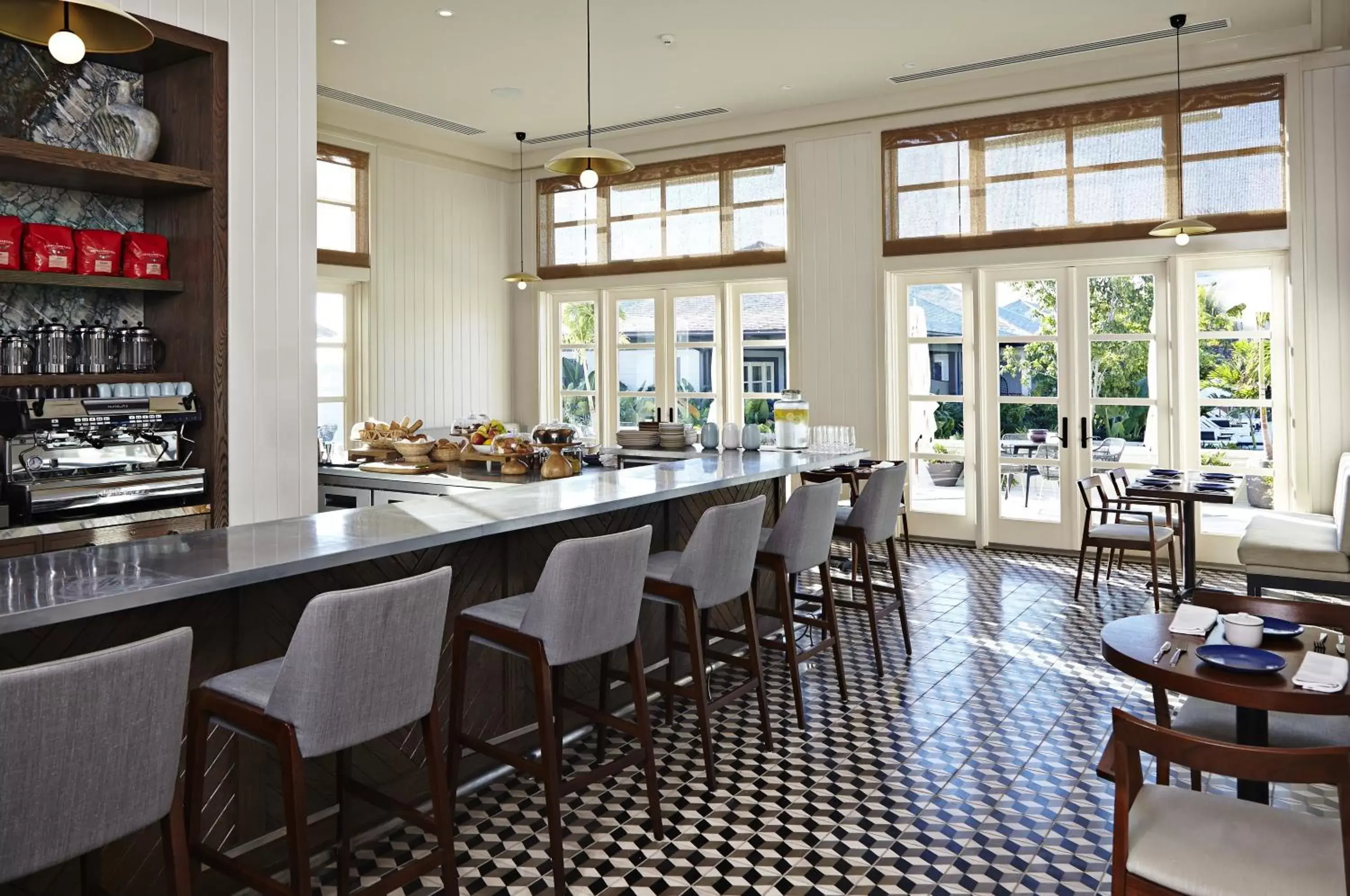 Lounge or bar in The Island House Lounge or bar in The Island House