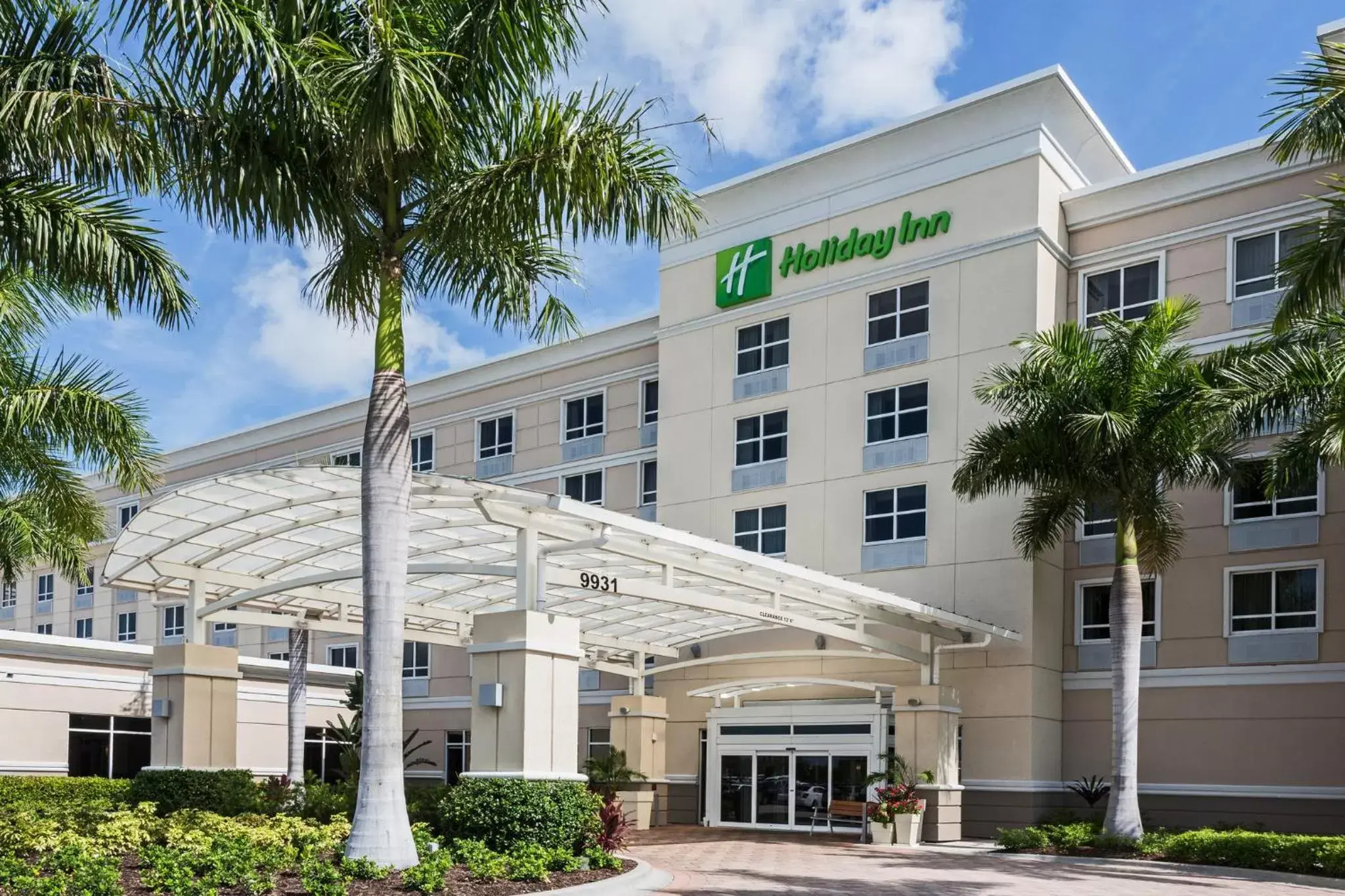 Property Building in Crowne Plaza Fort Myers Gulf Coast, an IHG Hotel