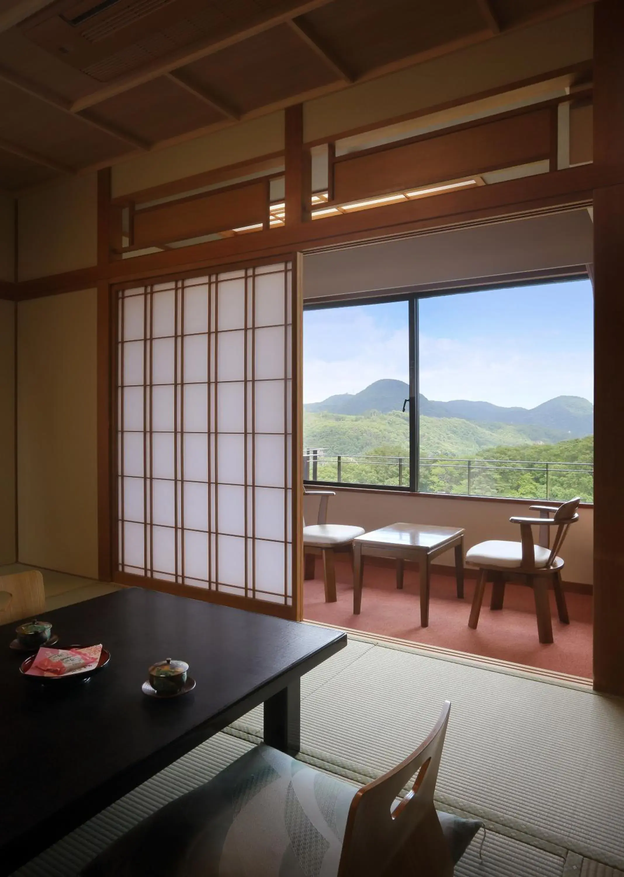 Seating area in Ryokusuitei