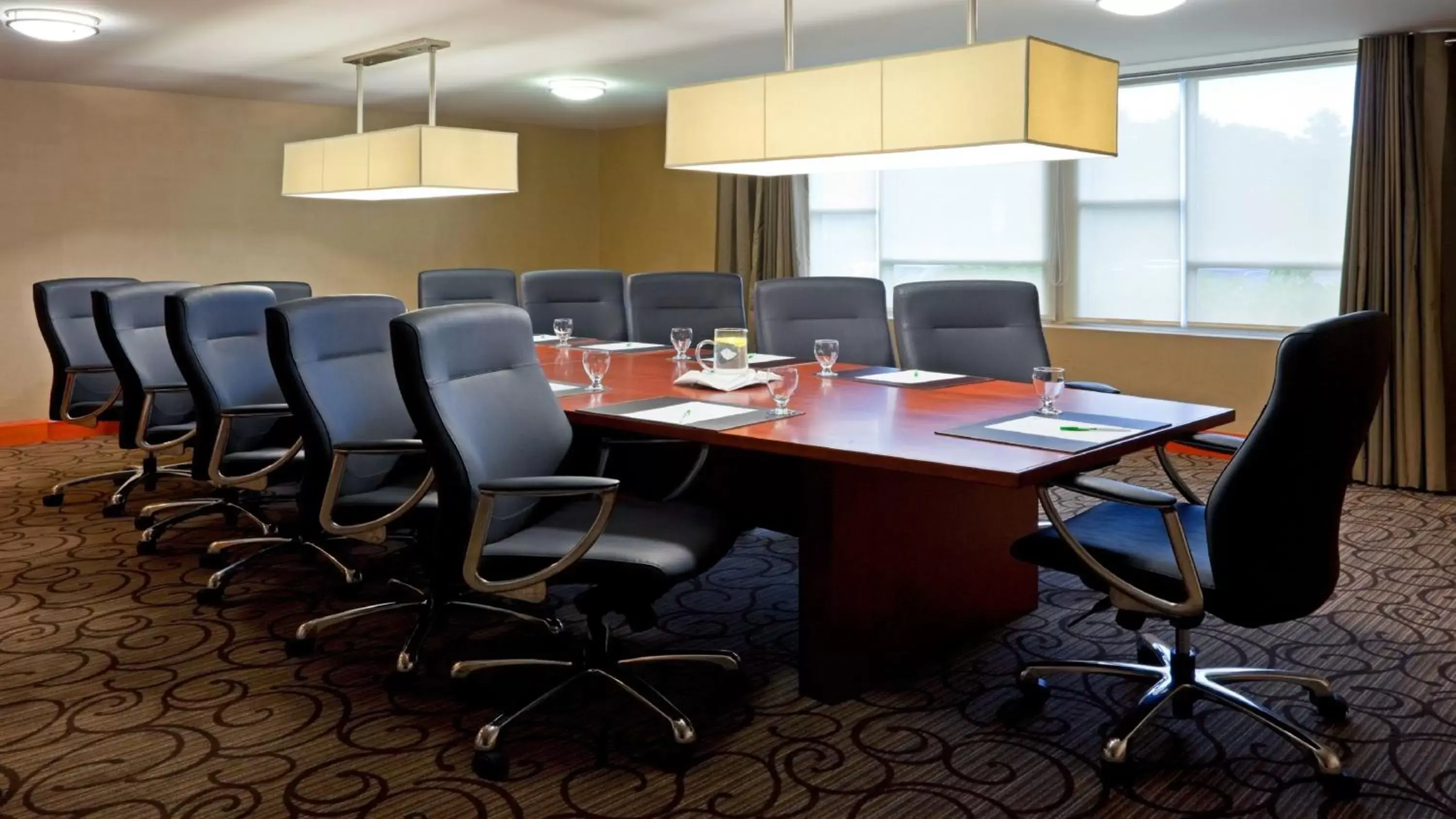 Meeting/conference room in Holiday Inn Oakville Centre, an IHG Hotel