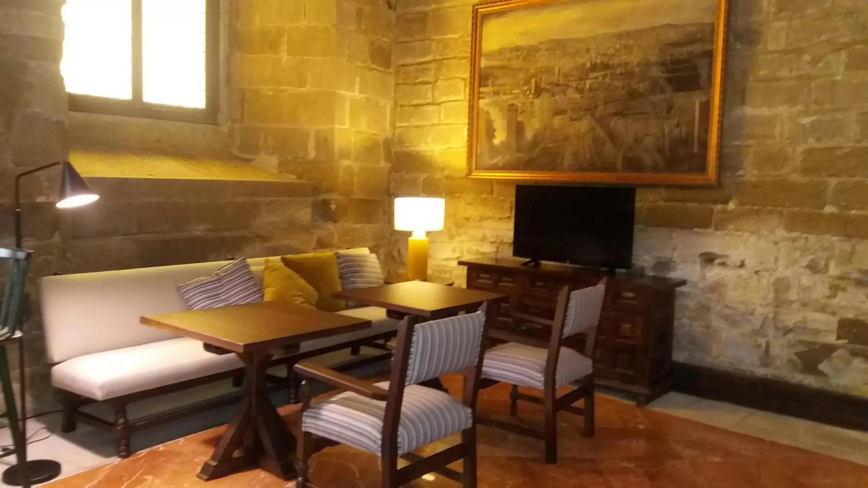 TV and multimedia, Seating Area in Parador de Santo Domingo de la Calzada