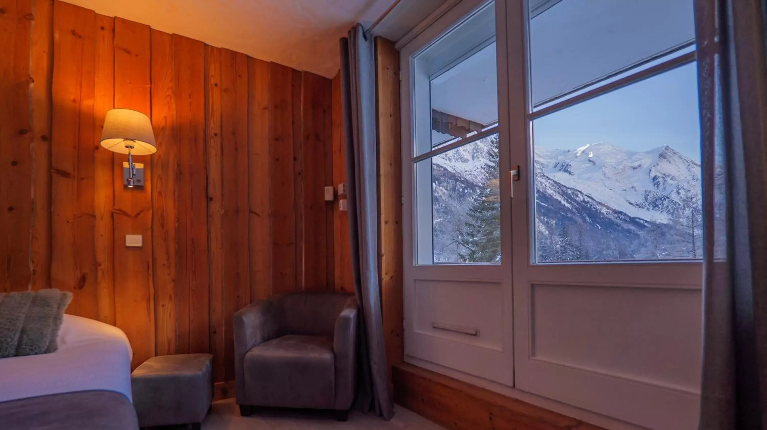 Bedroom in Hôtel Le Labrador