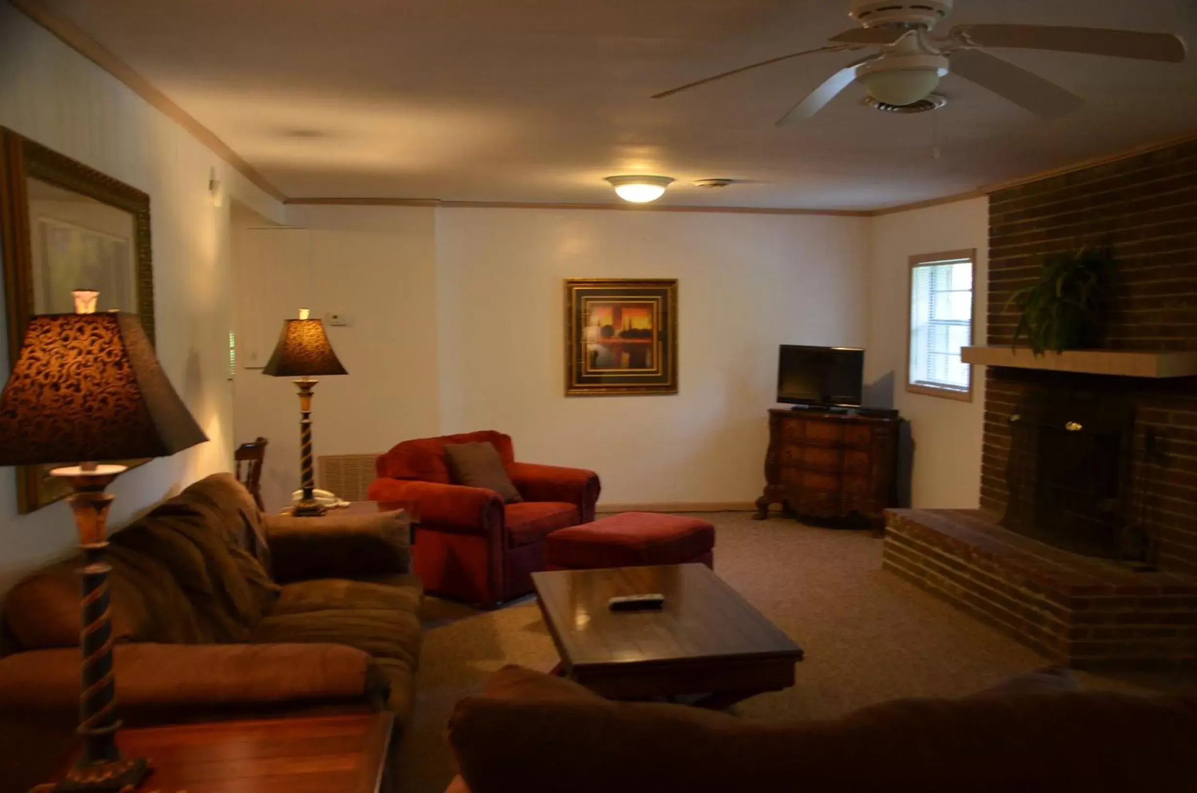 Seating Area in The Retreat at Center Hill Lake