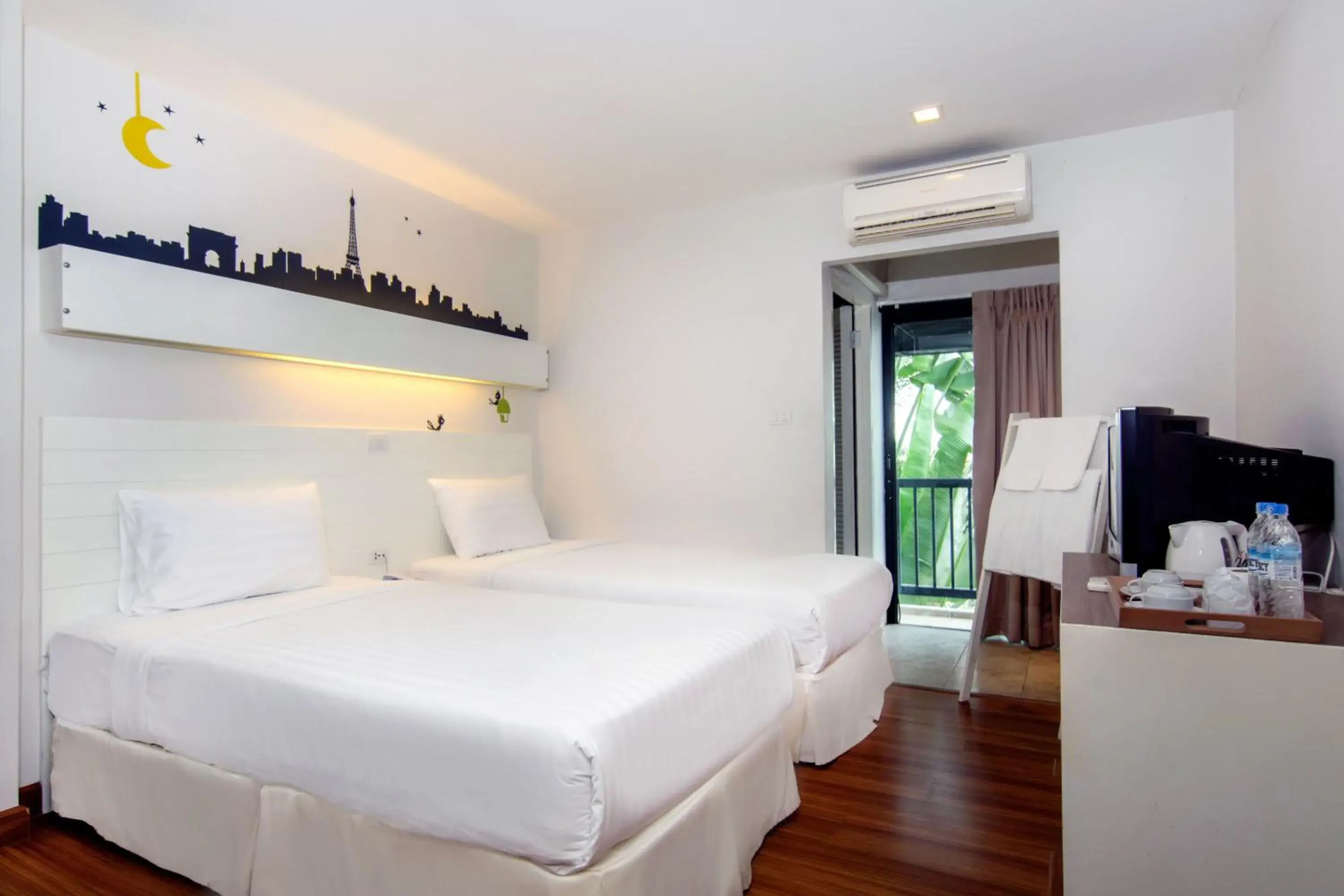 Bedroom, Bed in The Phoenix Hotel Bangkok - Suvarnabhumi Airport