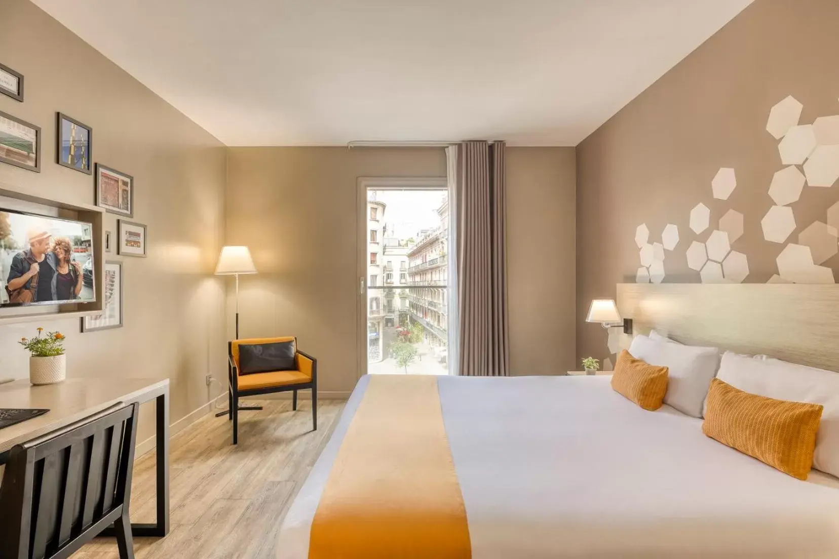 Bedroom in Citadines Ramblas Barcelona