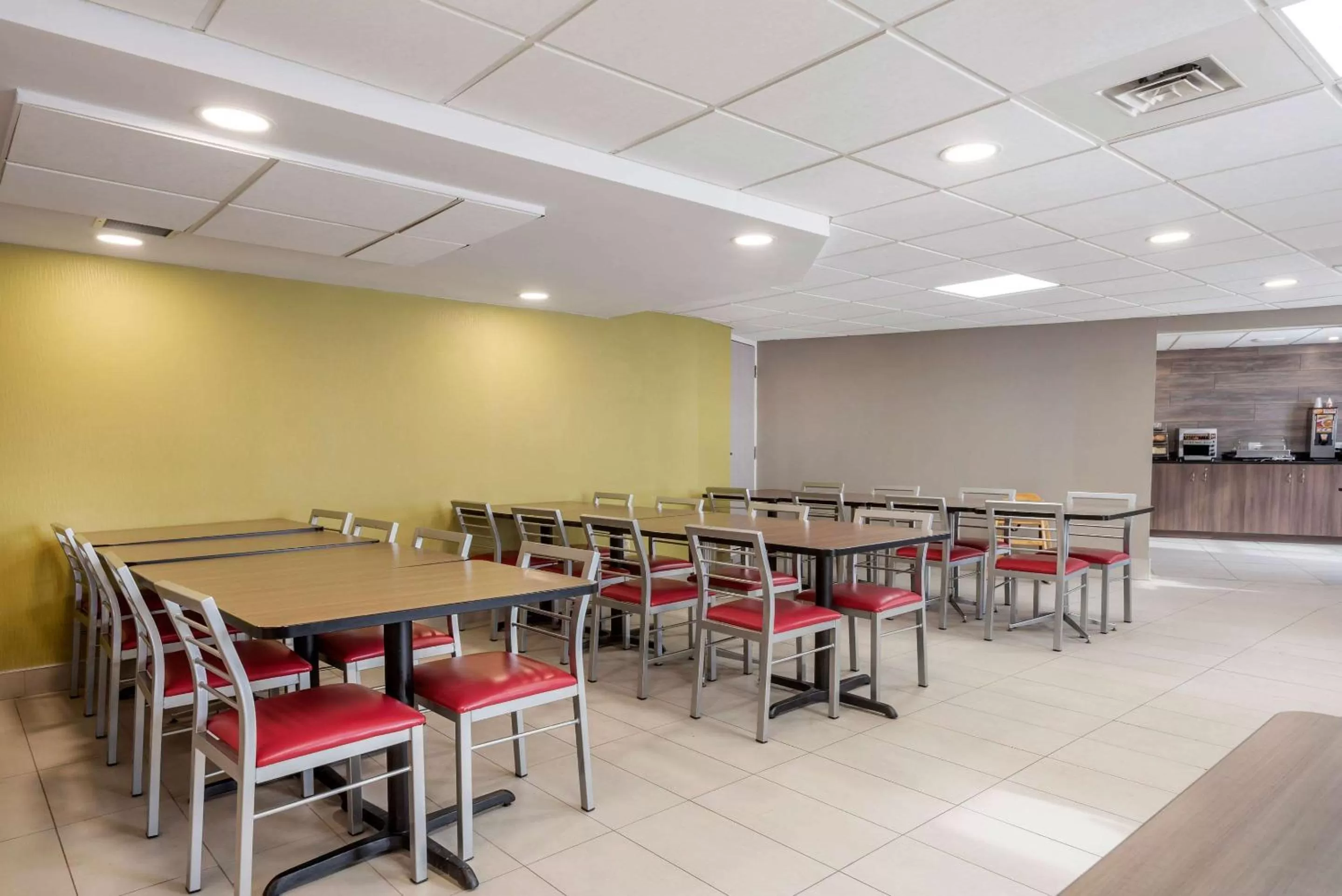 Restaurant/places to eat in Quality Suites