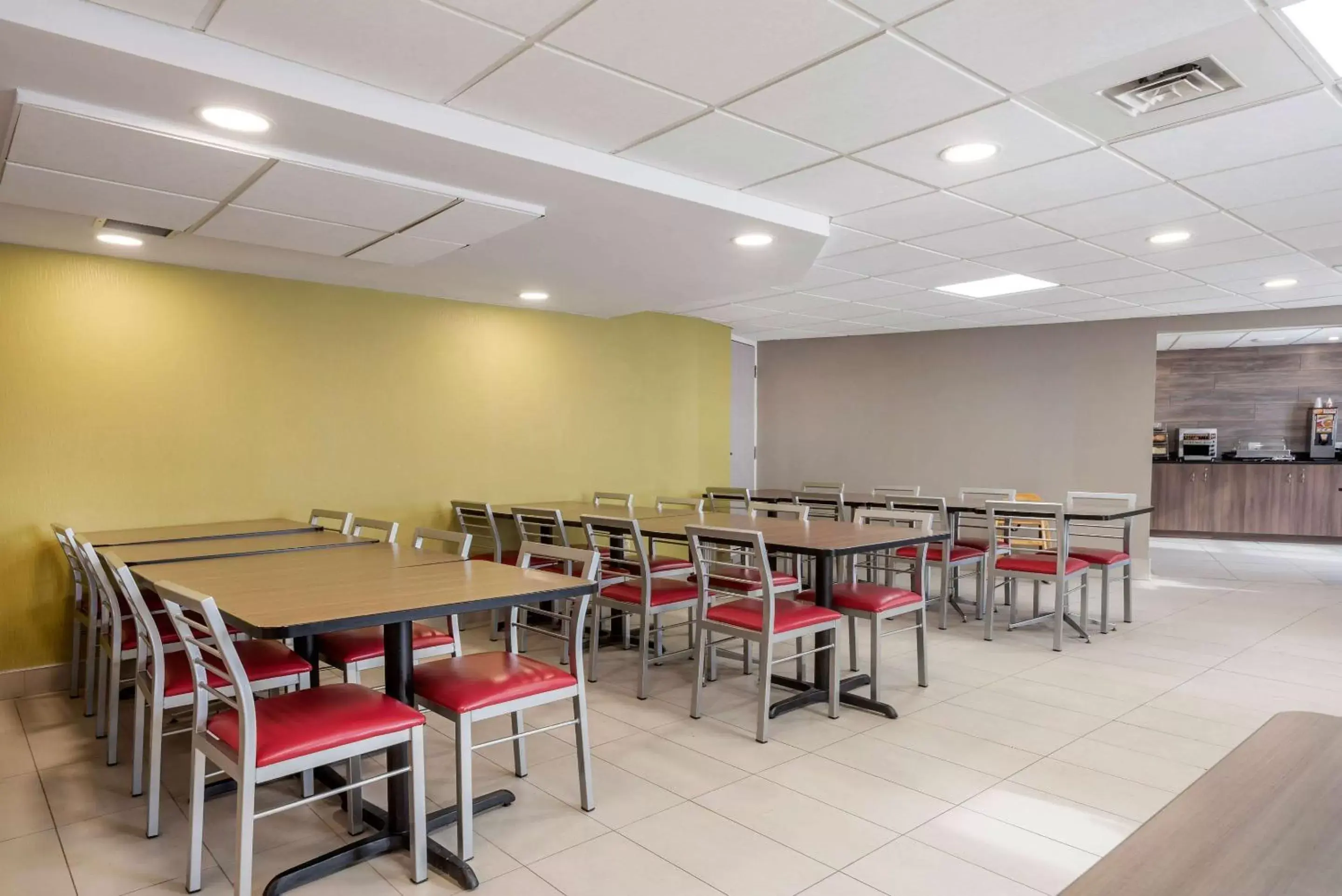 Restaurant/places to eat in Quality Suites Restaurant/places to eat in Quality Suites