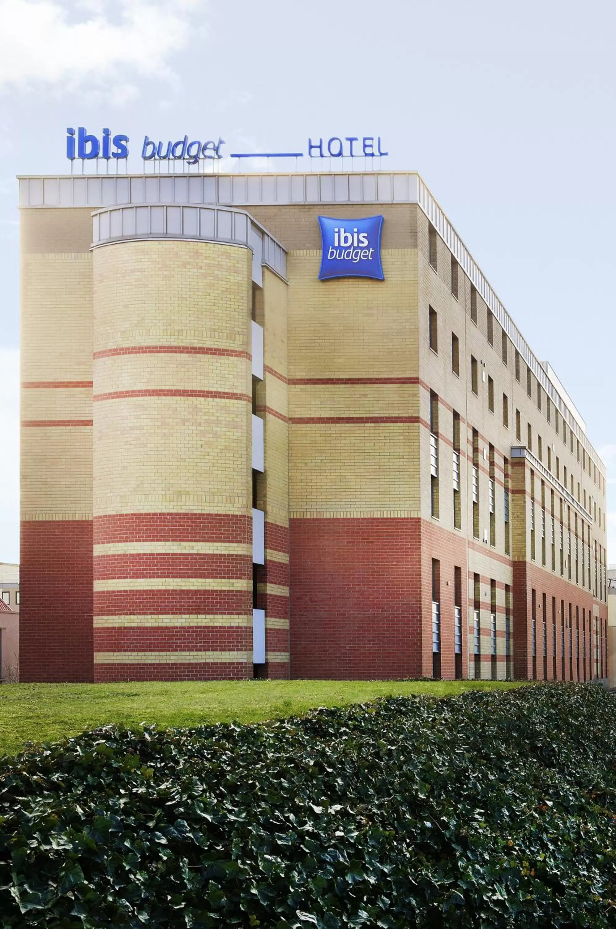 Facade/entrance in ibis budget Hotel Brussels Airport