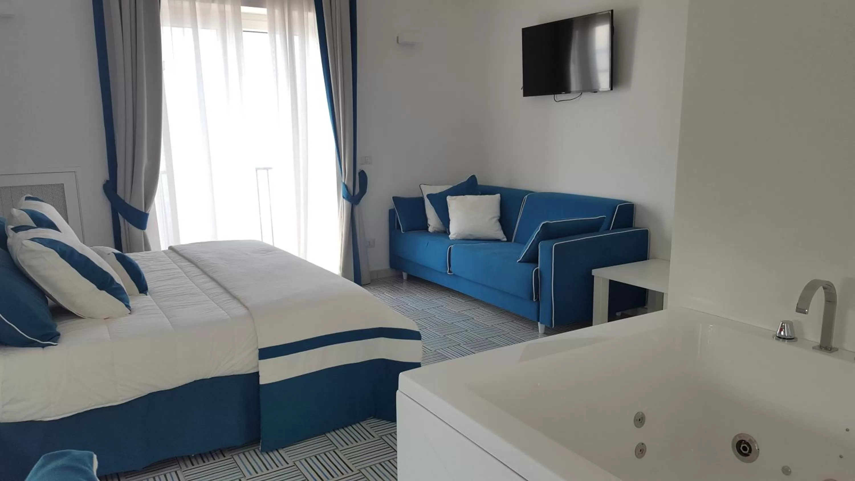 Day, Bed in Hotel Bristol