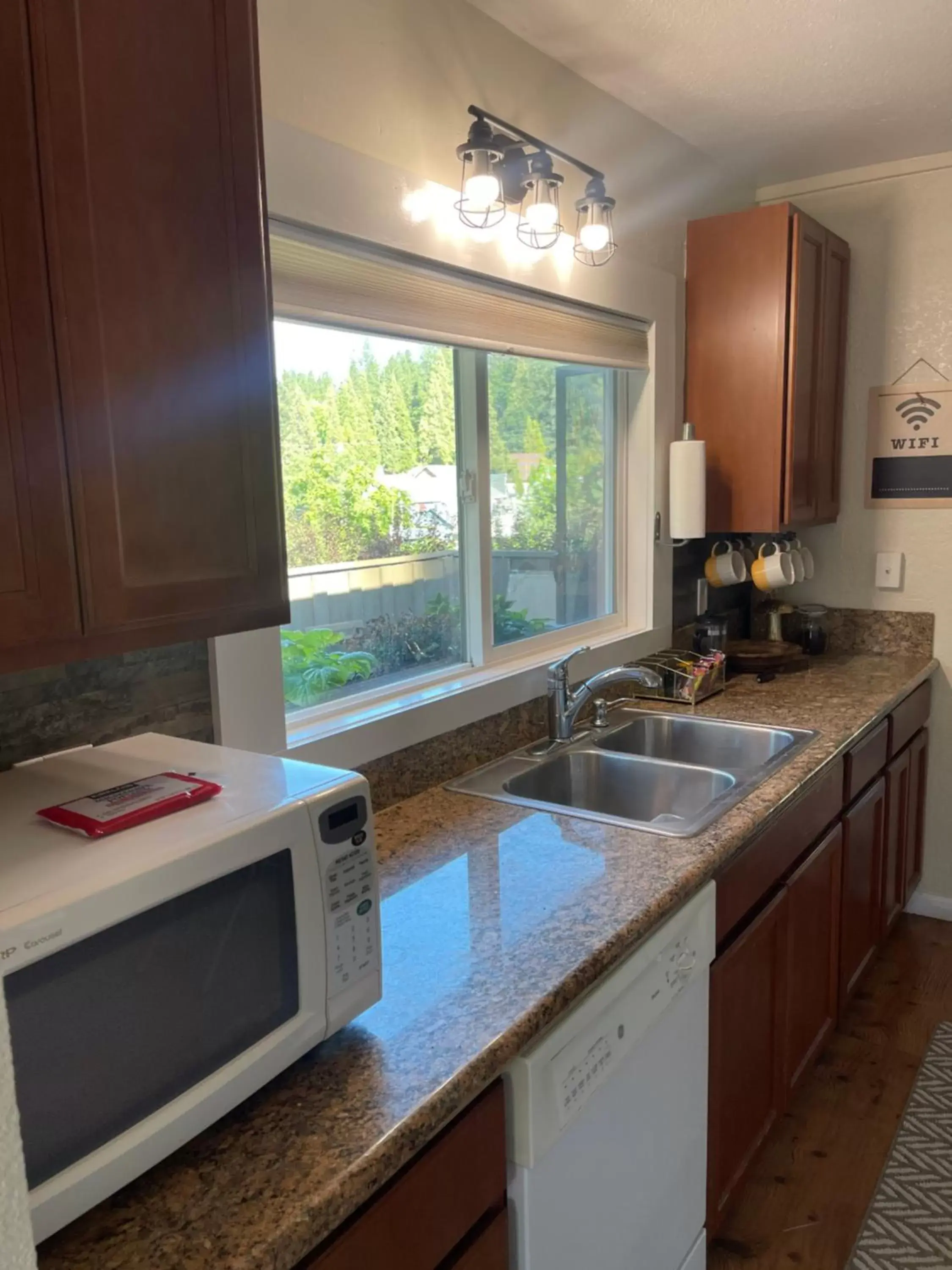 Kitchen or kitchenette, Kitchen/Kitchenette in Yosemite Basecamp