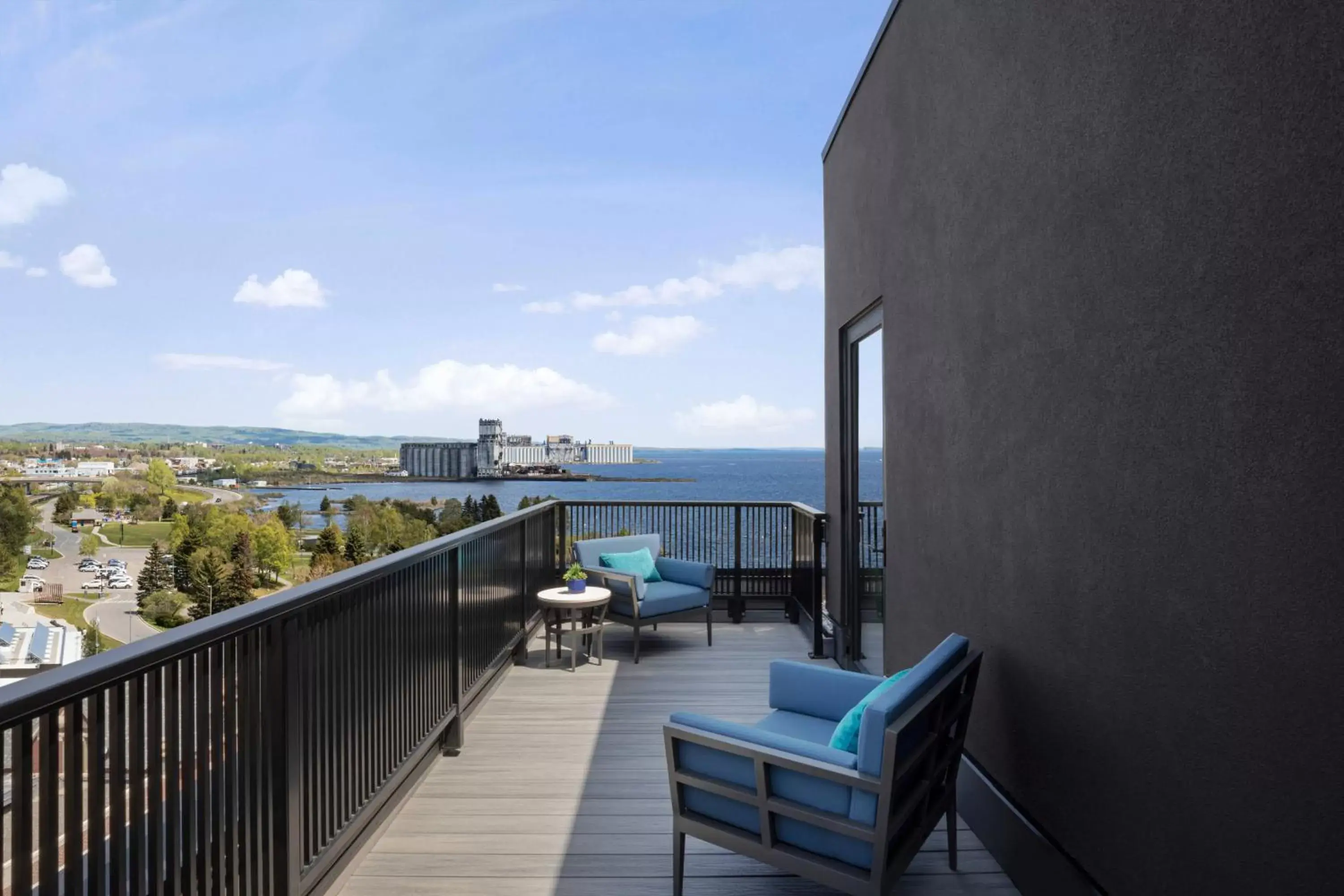 Photo of the whole room, Balcony/Terrace in Delta Hotels by Marriott Thunder Bay