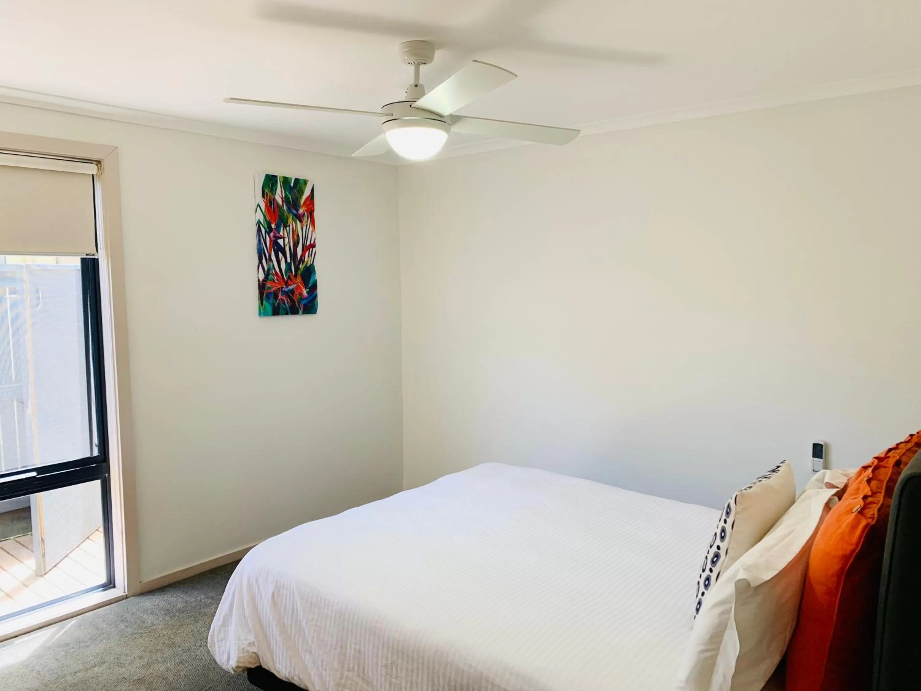 Bed in Sandpiper Motel Apollo Bay