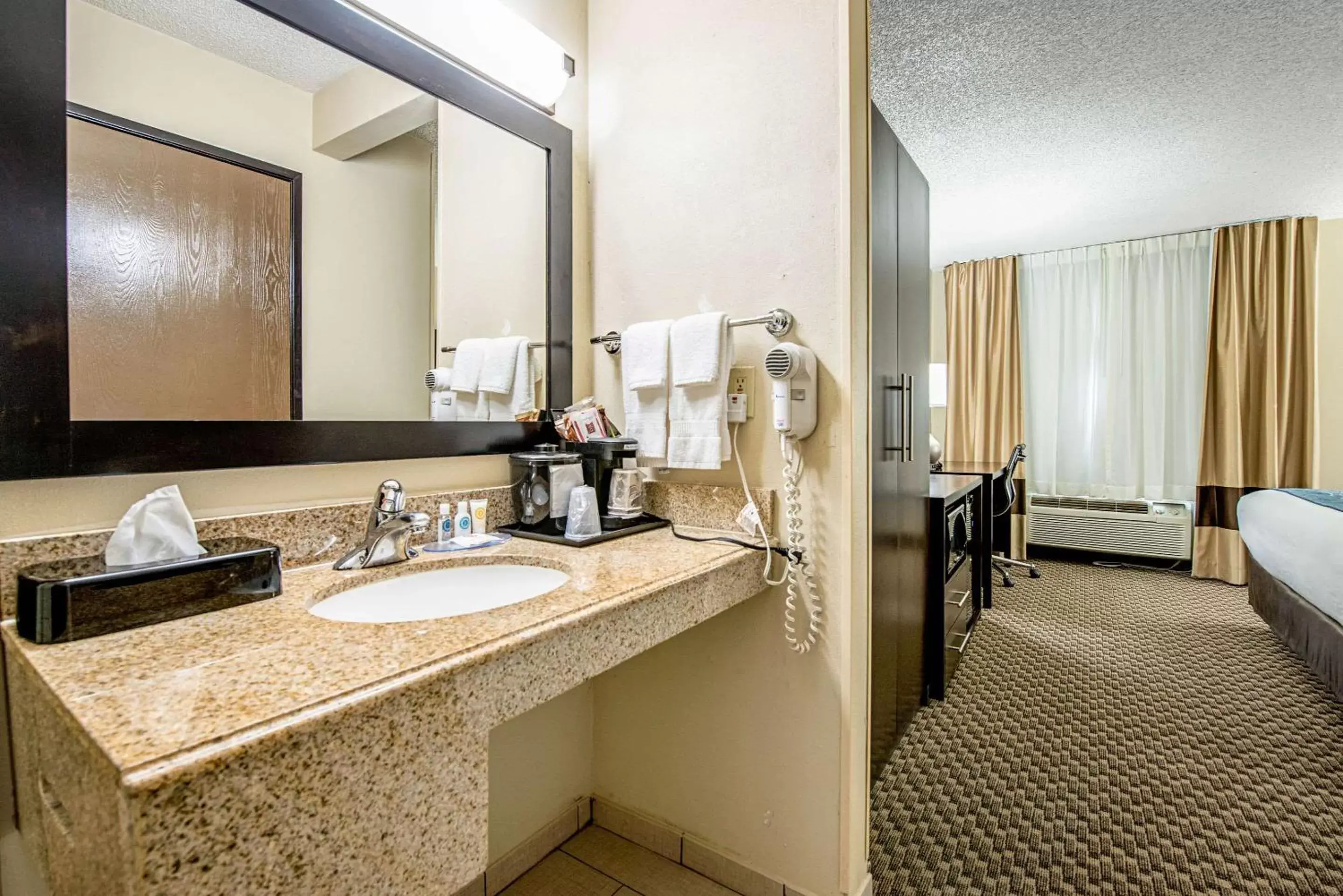 Photo of the whole room, Bathroom in Comfort Inn Matteson - Chicago