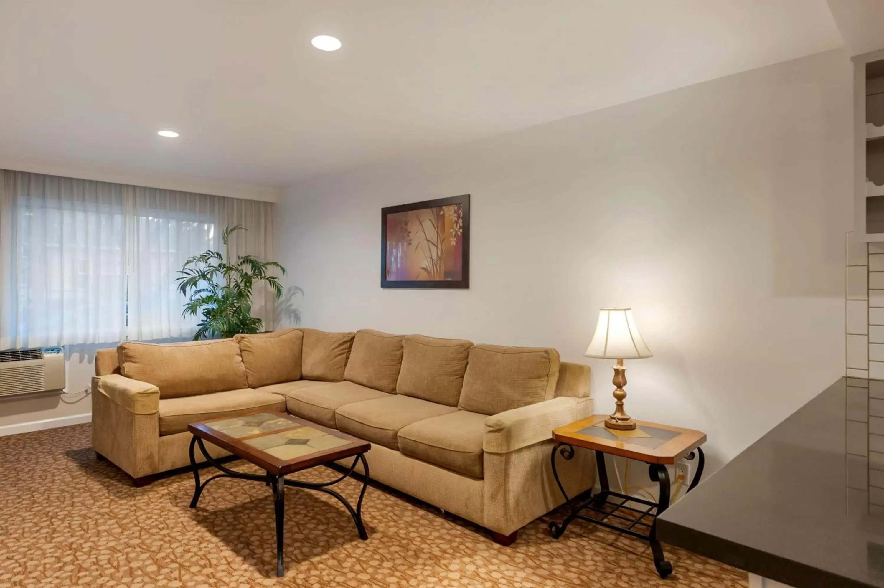 Living room, Seating Area in Best Western Plus Santa Barbara
