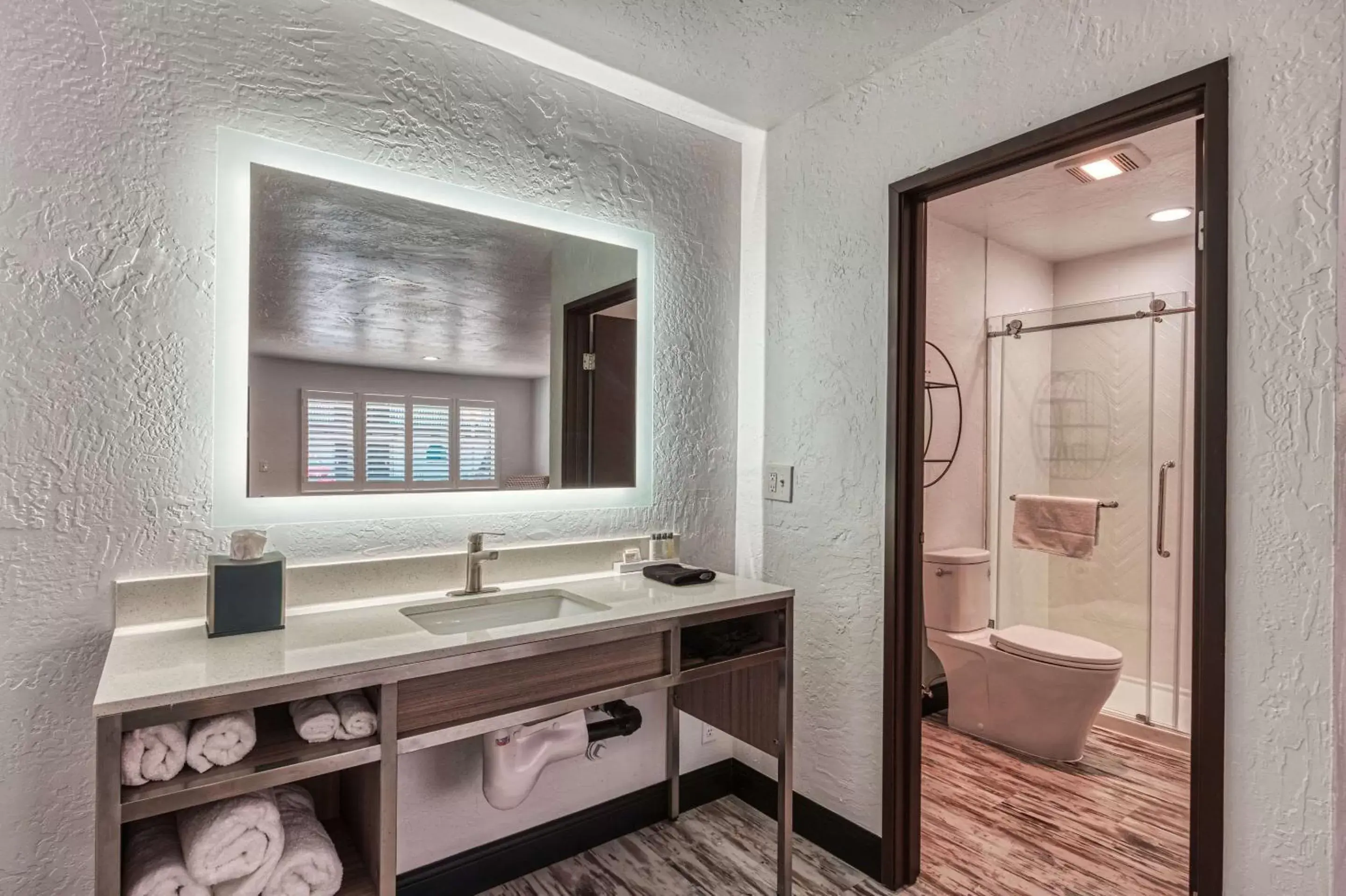 Bathroom in Casa Via Mar Inn, Ascend Hotel Collection