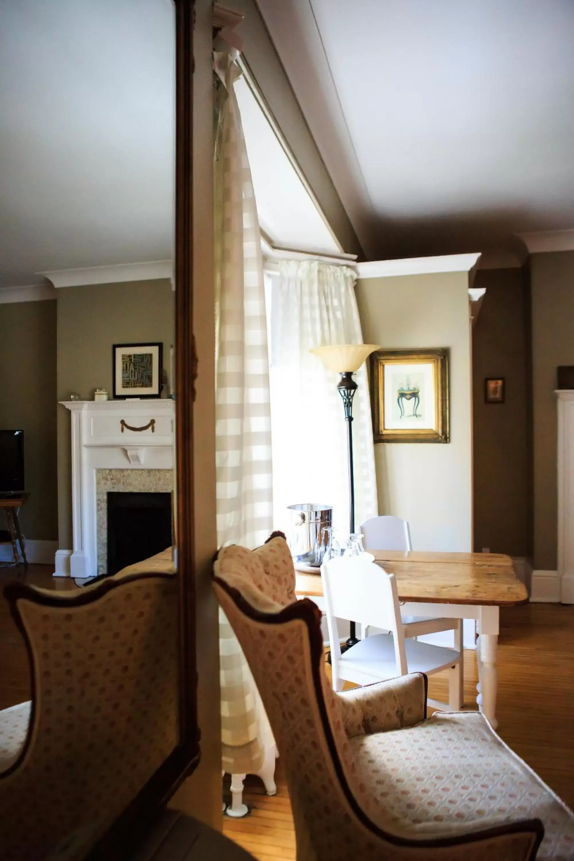 Seating Area in Leaside Manor