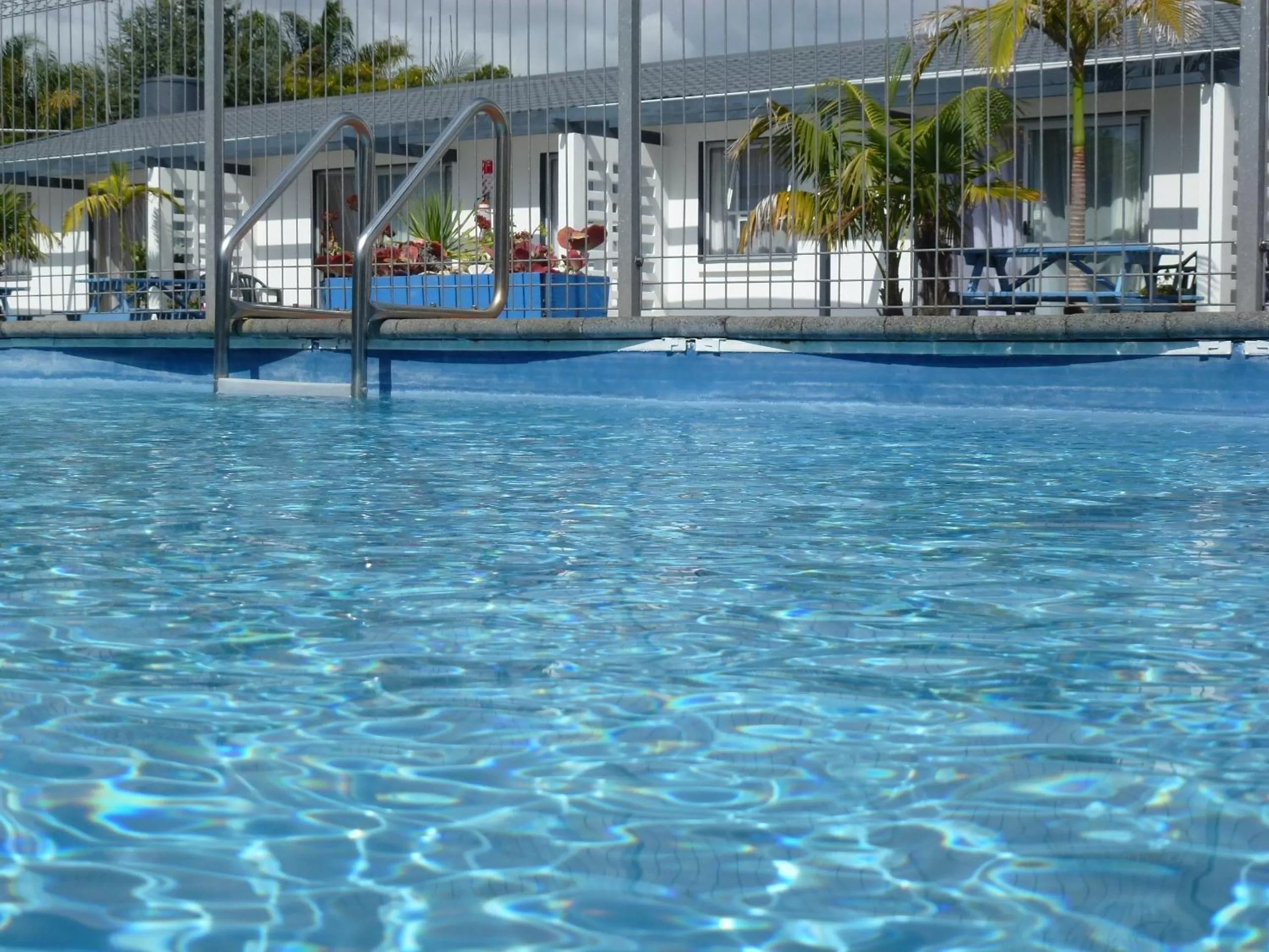 Swimming pool in Mana-Nui Motel