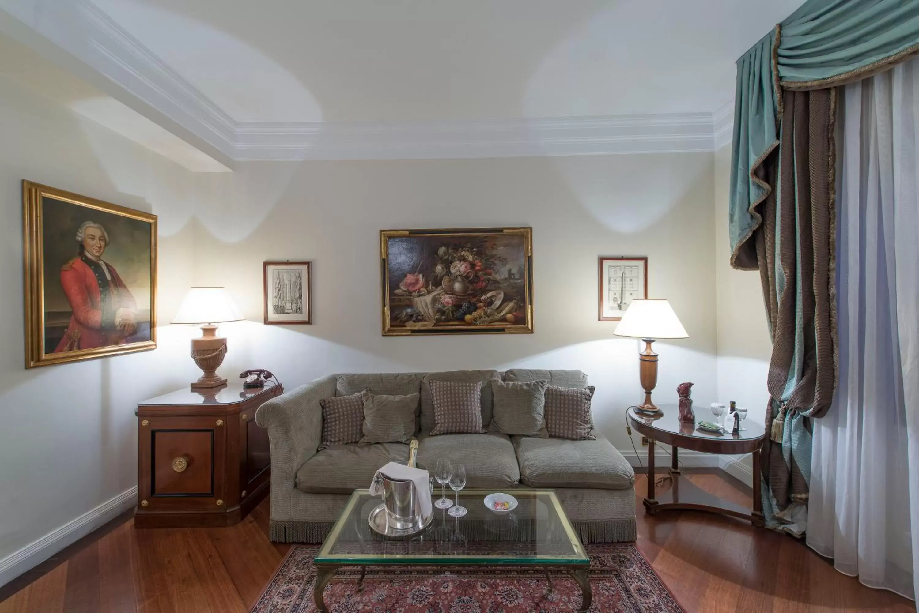 Living room, Seating Area in Bettoja Hotel Mediterraneo