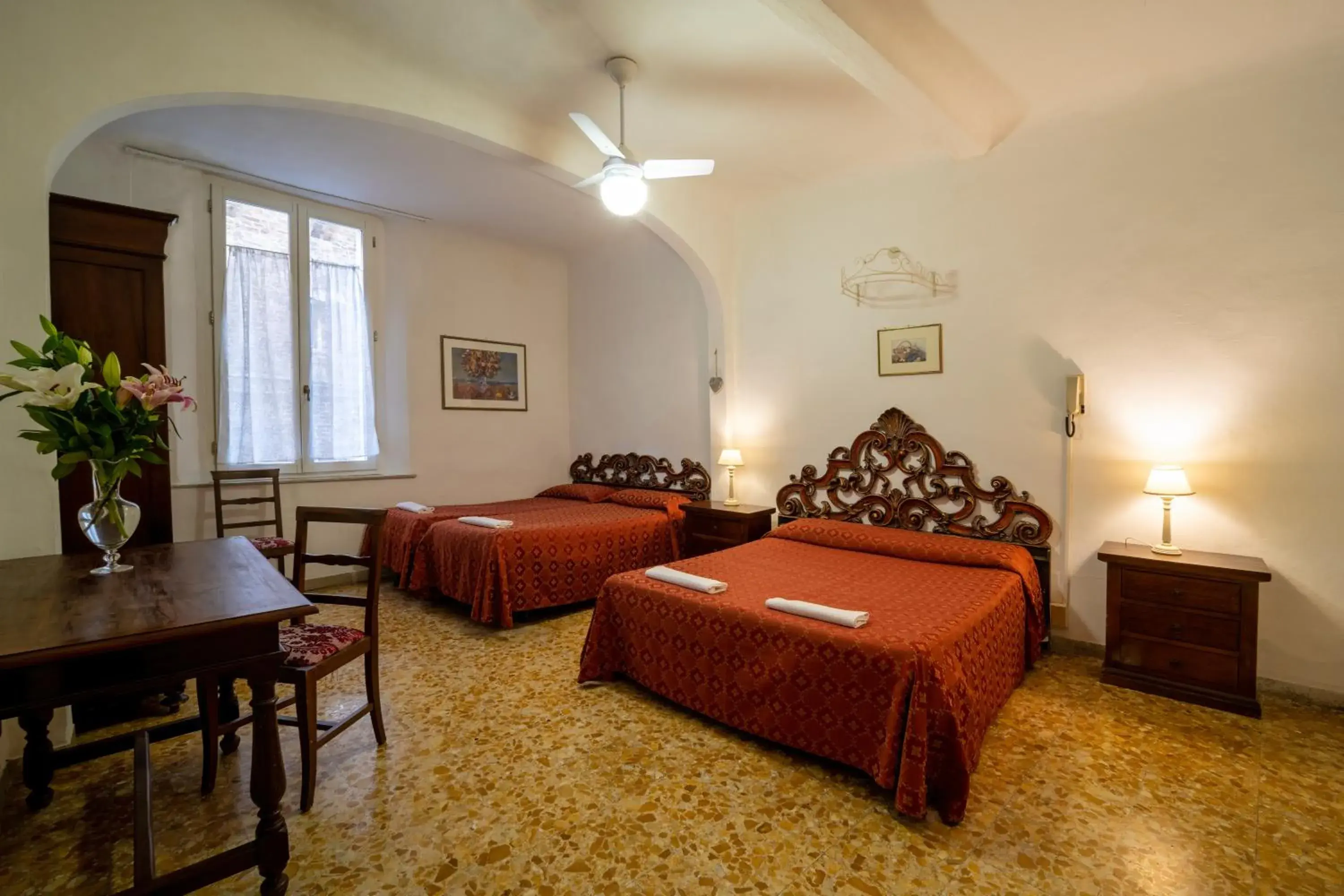 Bed in Albergo Tre Donzelle