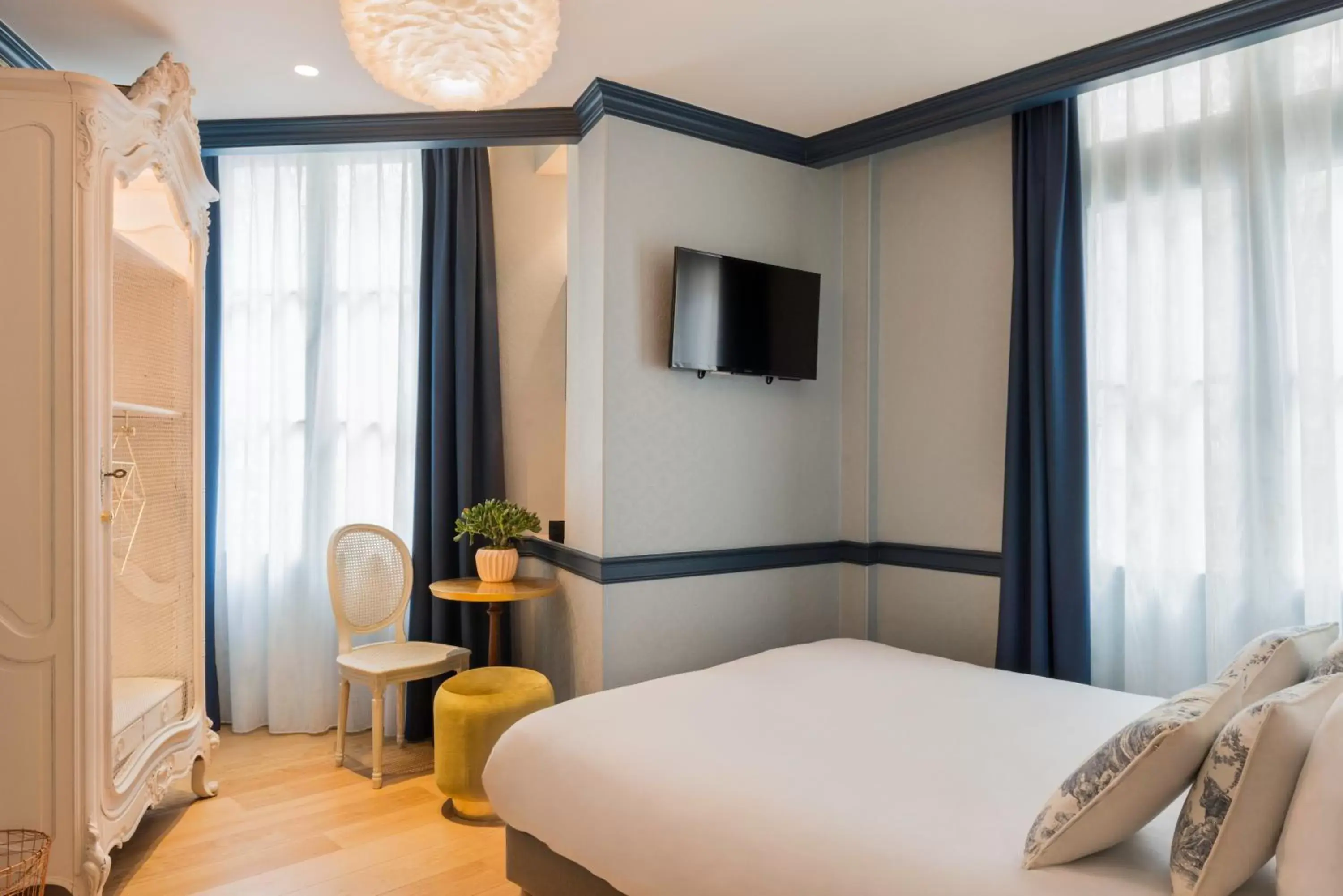 Bedroom, Bed in Hotel de Neuve by Happyculture