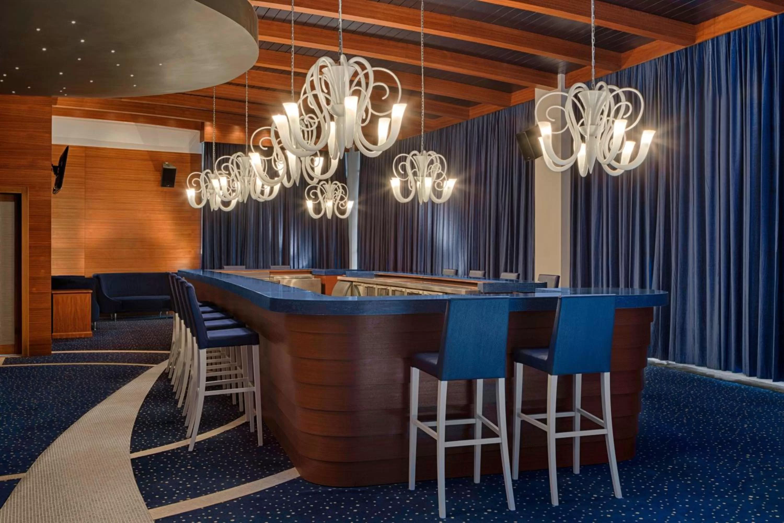 Lounge or bar in Four Points by Sheraton Oran