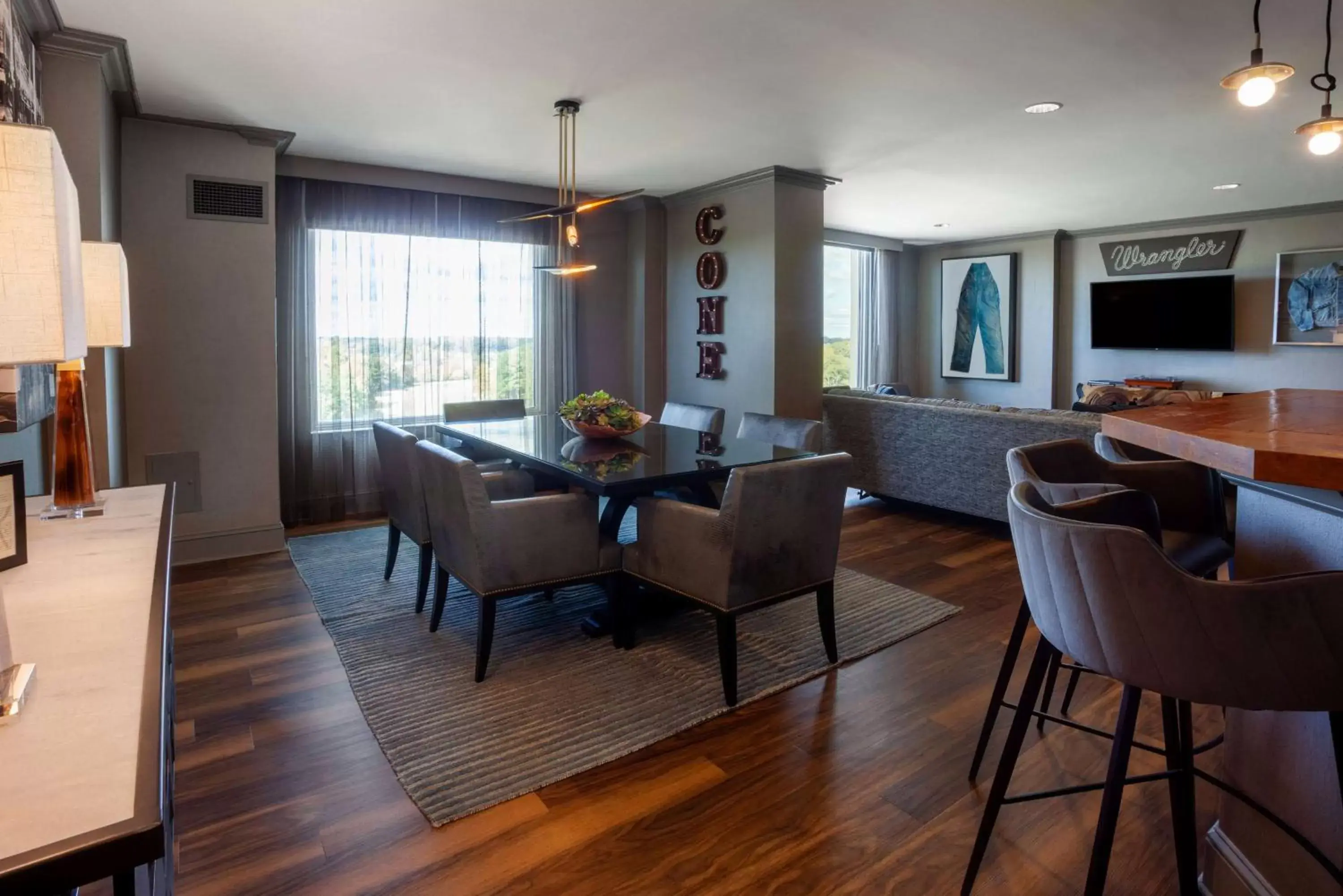 Bed, Dining Area in Grandover Resort & Spa, a Wyndham Grand Hotel