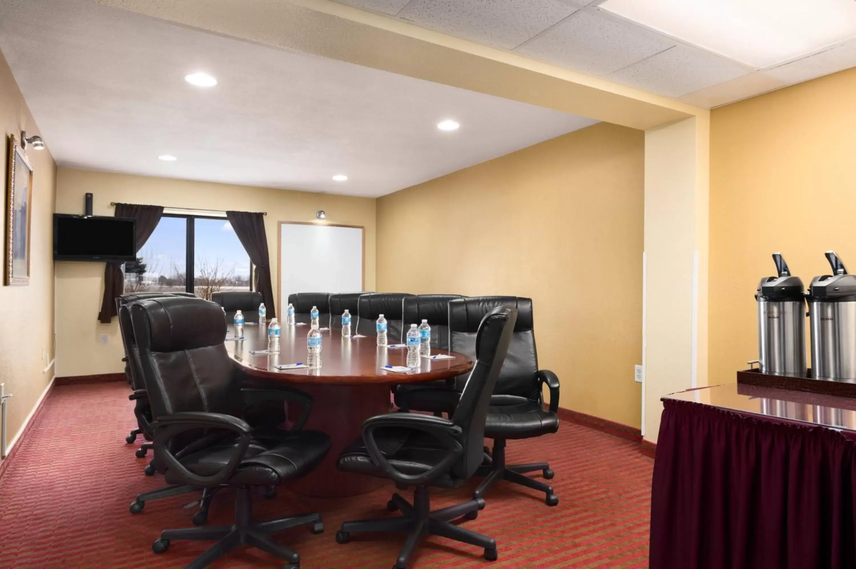 Meeting/conference room in Baymont by Wyndham Springfield IL