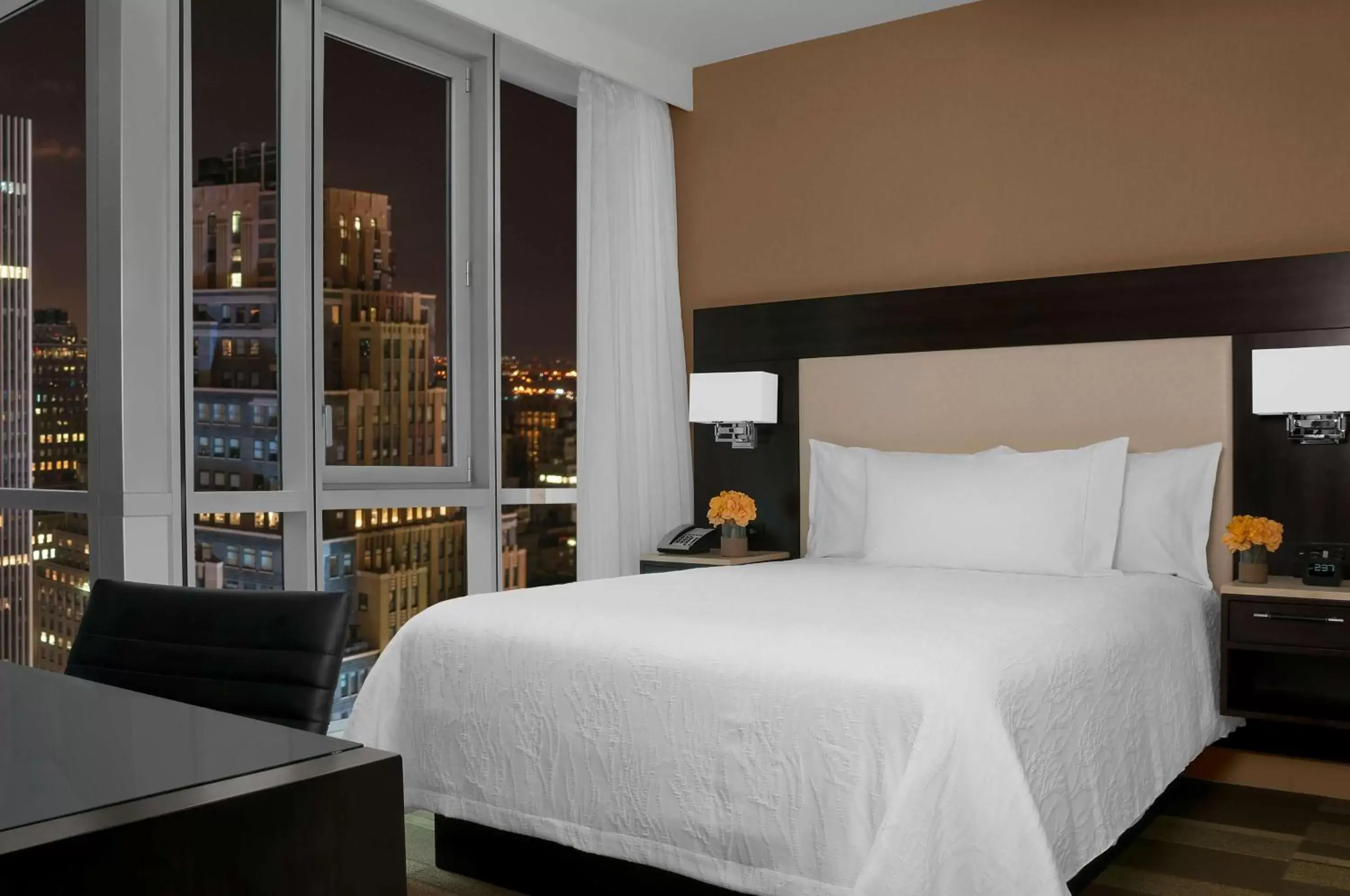 Bedroom, Bed in Hilton Garden Inn New York - Times Square Central