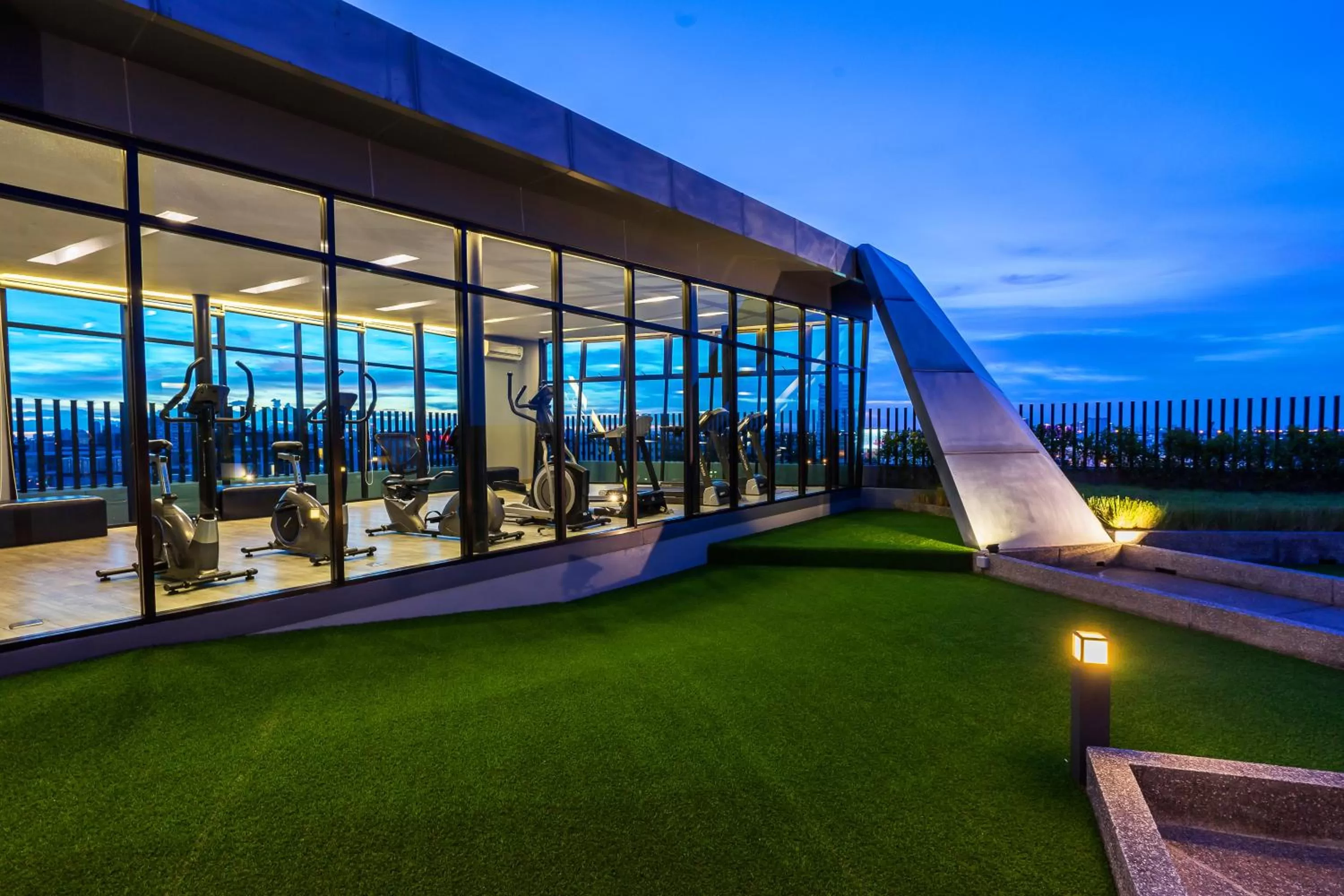 Fitness centre/facilities in De Botan Srinakarin Hotel & Residence