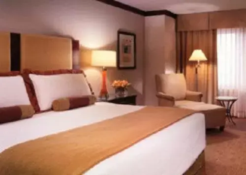 Photo of the whole room, Bed in Ameristar Casino Hotel Council Bluffs