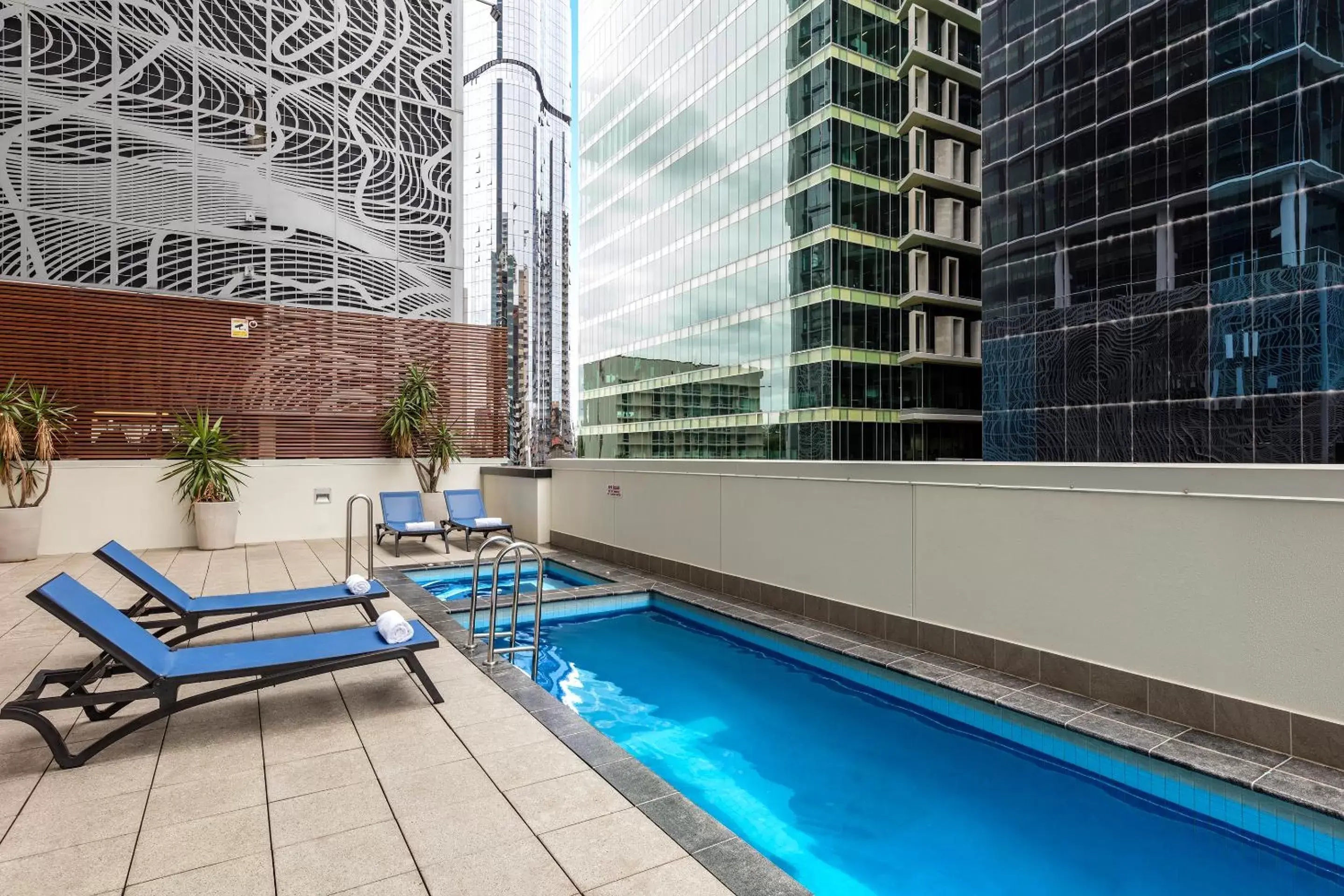 Swimming Pool in iStay River City Brisbane