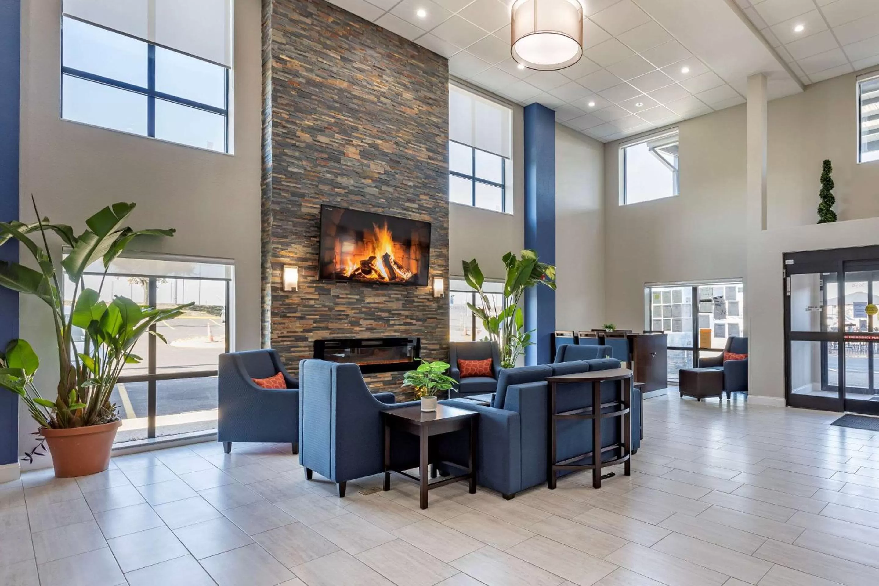Lobby or reception in Comfort Suites St Louis - Sunset Hills