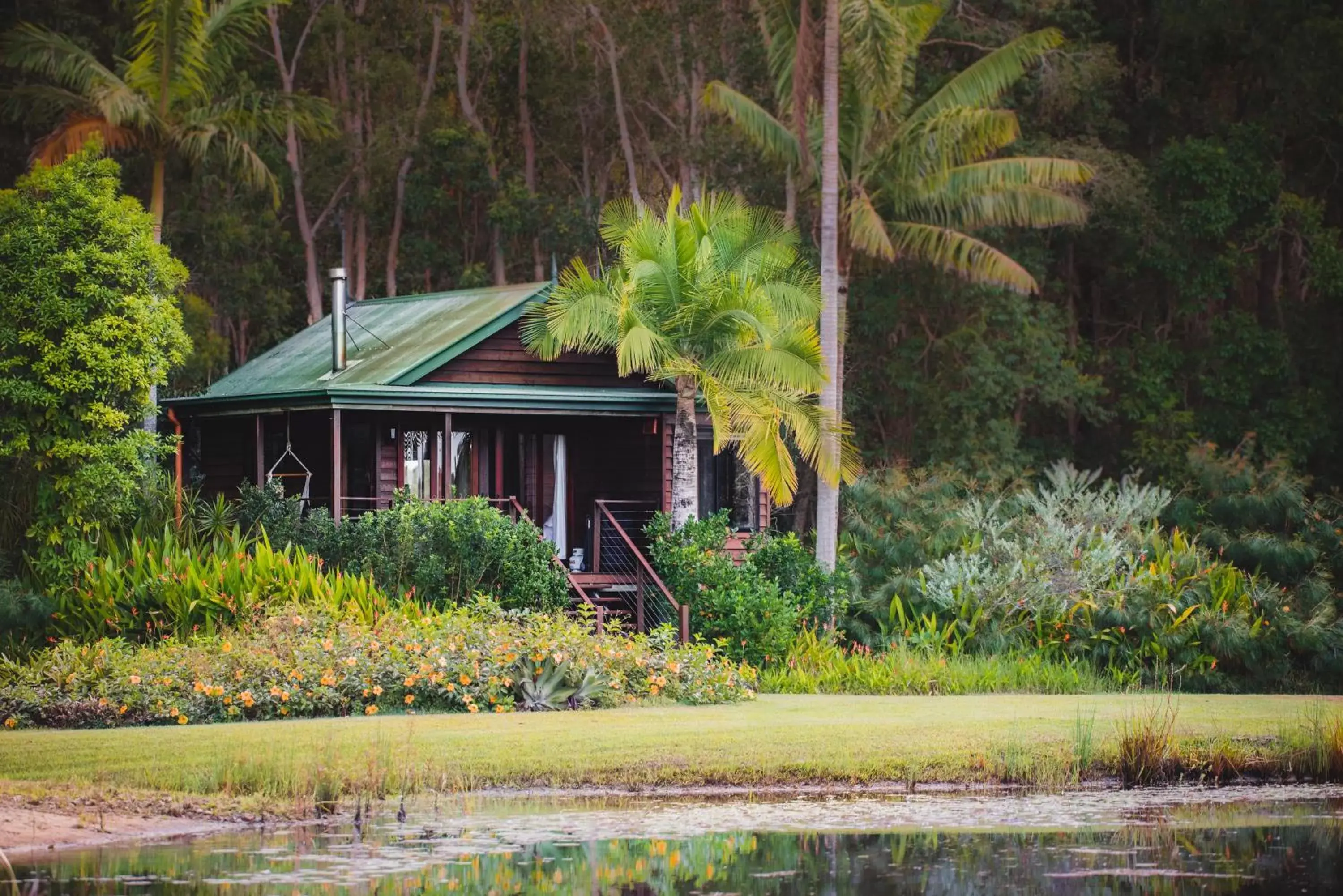 Property Building in Lake Weyba Cottages Noosa