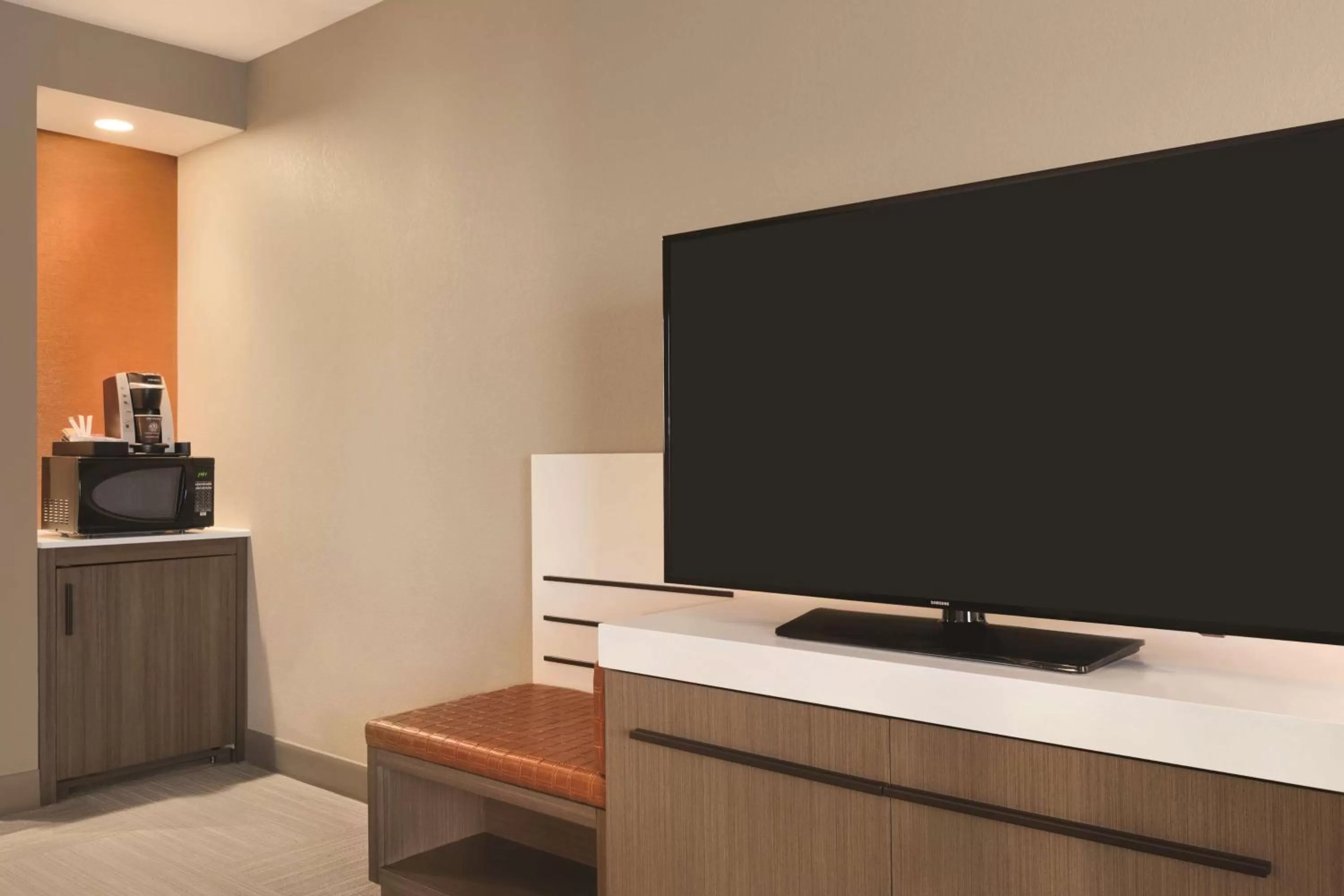 TV and multimedia in Hilton Garden Inn Phoenix-Tempe University Research Park, Az