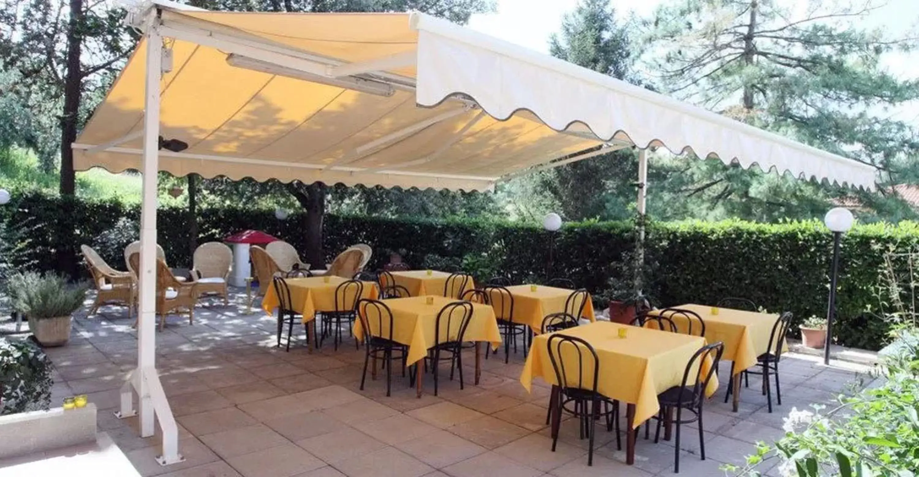 Garden, Restaurant/Places to Eat in Hotel Monna Lisa