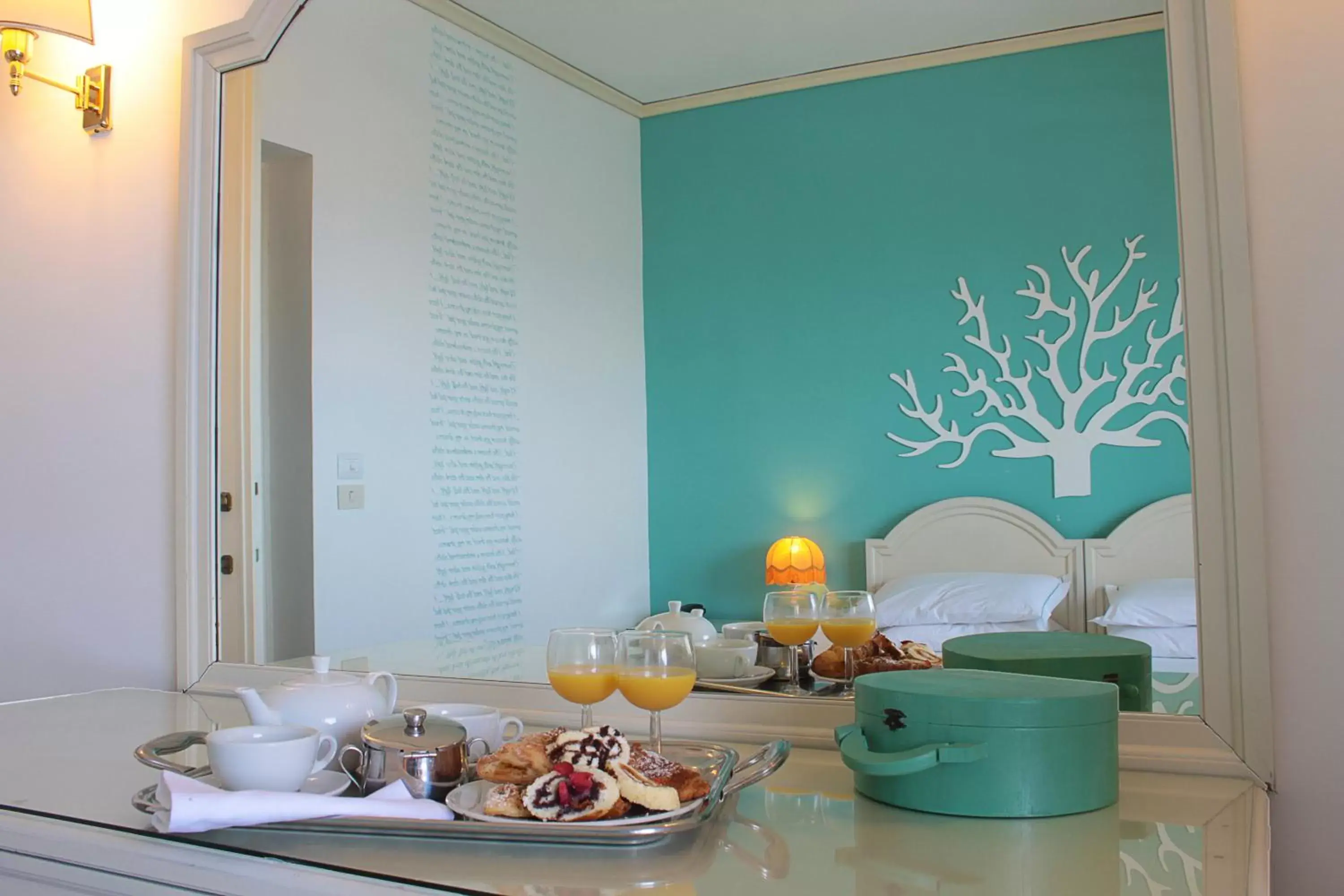 Bedroom in Mercure Civitavecchia Sunbay Park Hotel