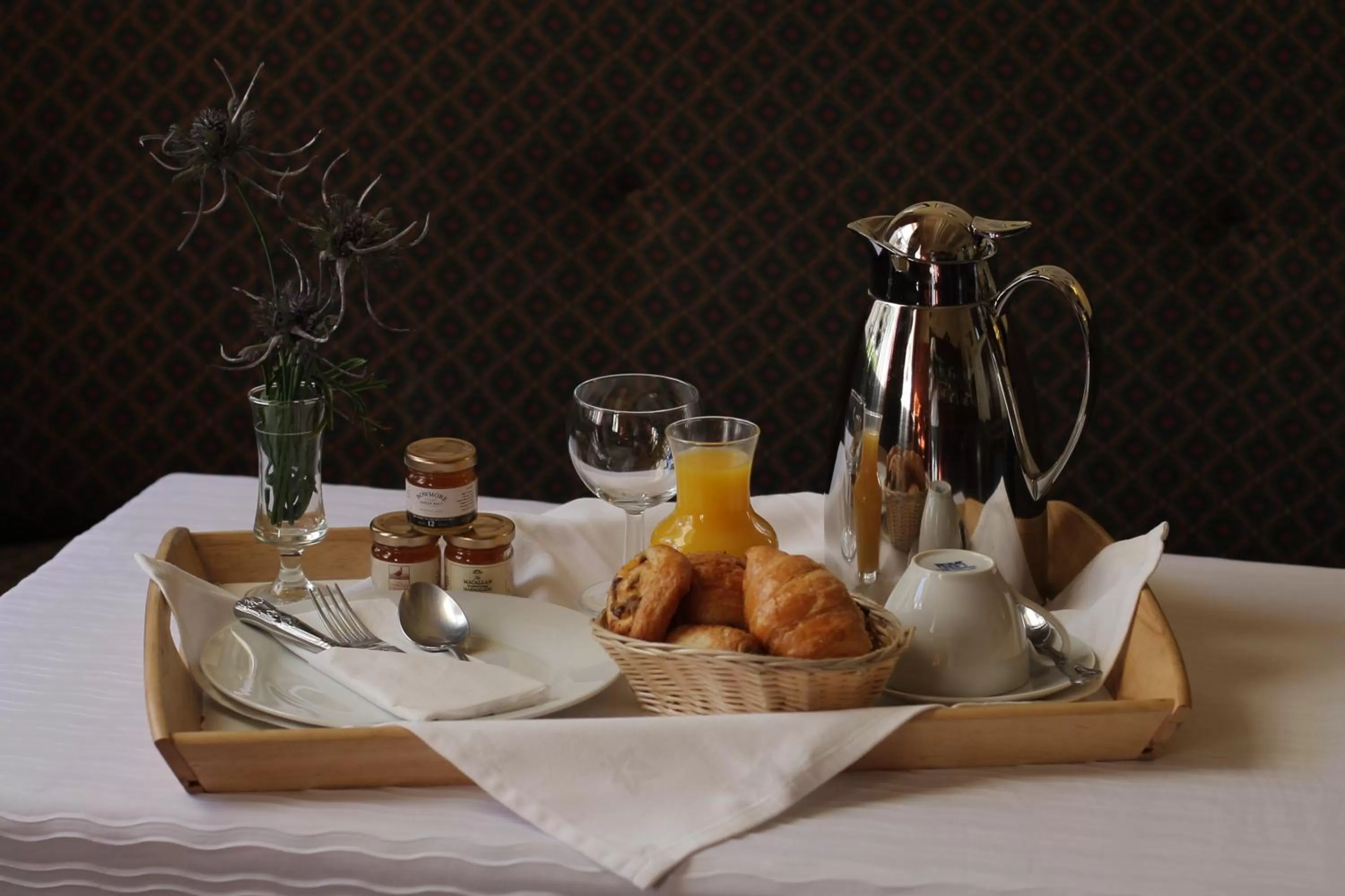 Food and drinks in Thistle Hotel