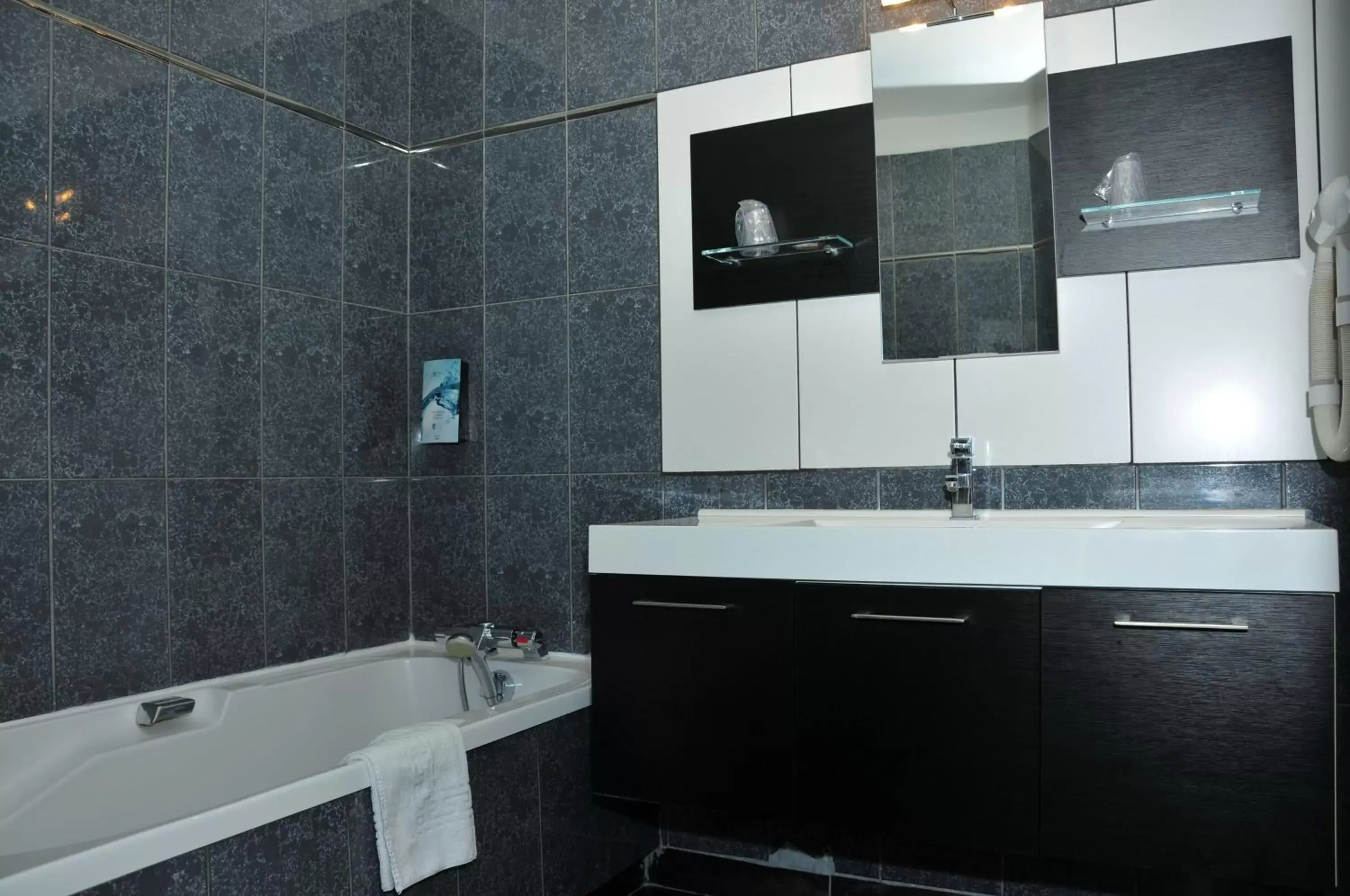 Shower, Bathroom in Cit'Hotel Europeen