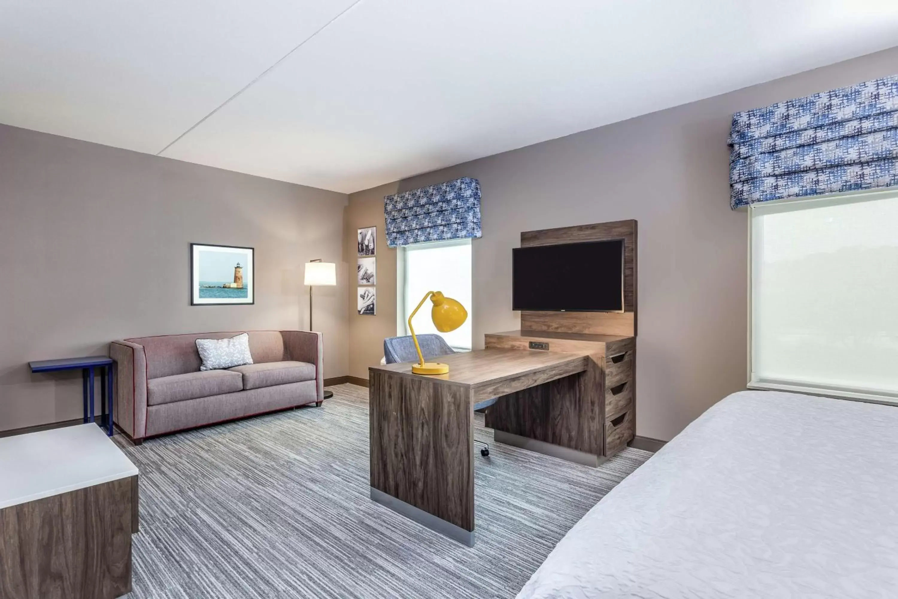 Bedroom, TV/Entertainment Center in Hampton Inn & Suites Kittery