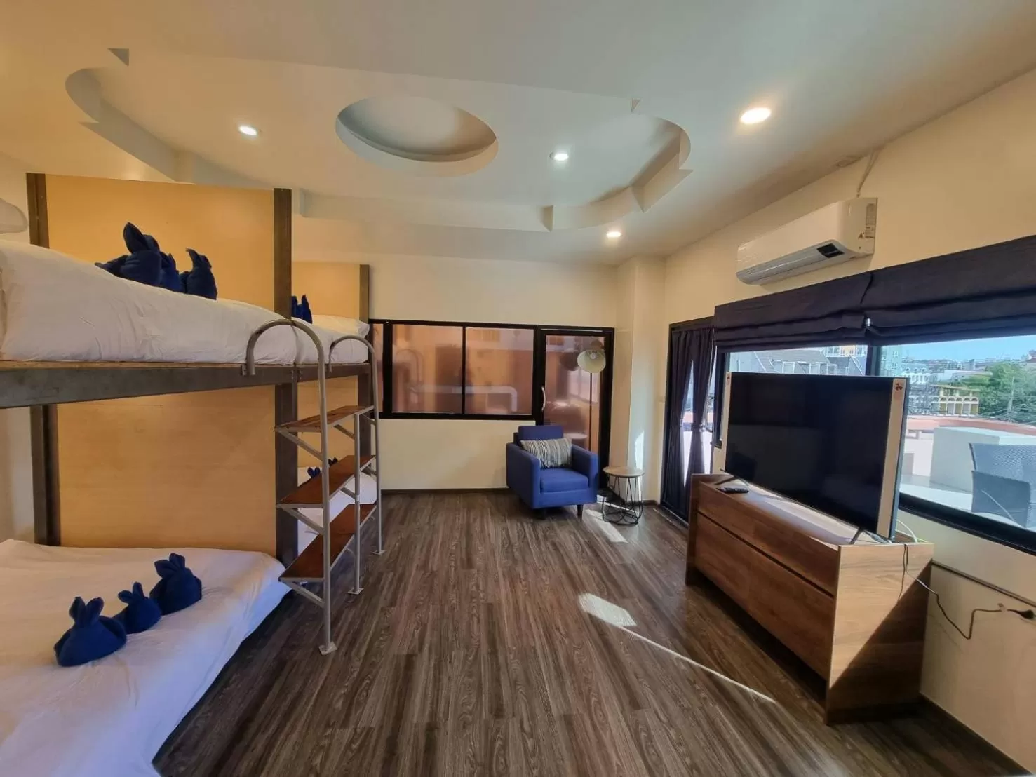 Bed in 7 Stays Pattaya Hotel