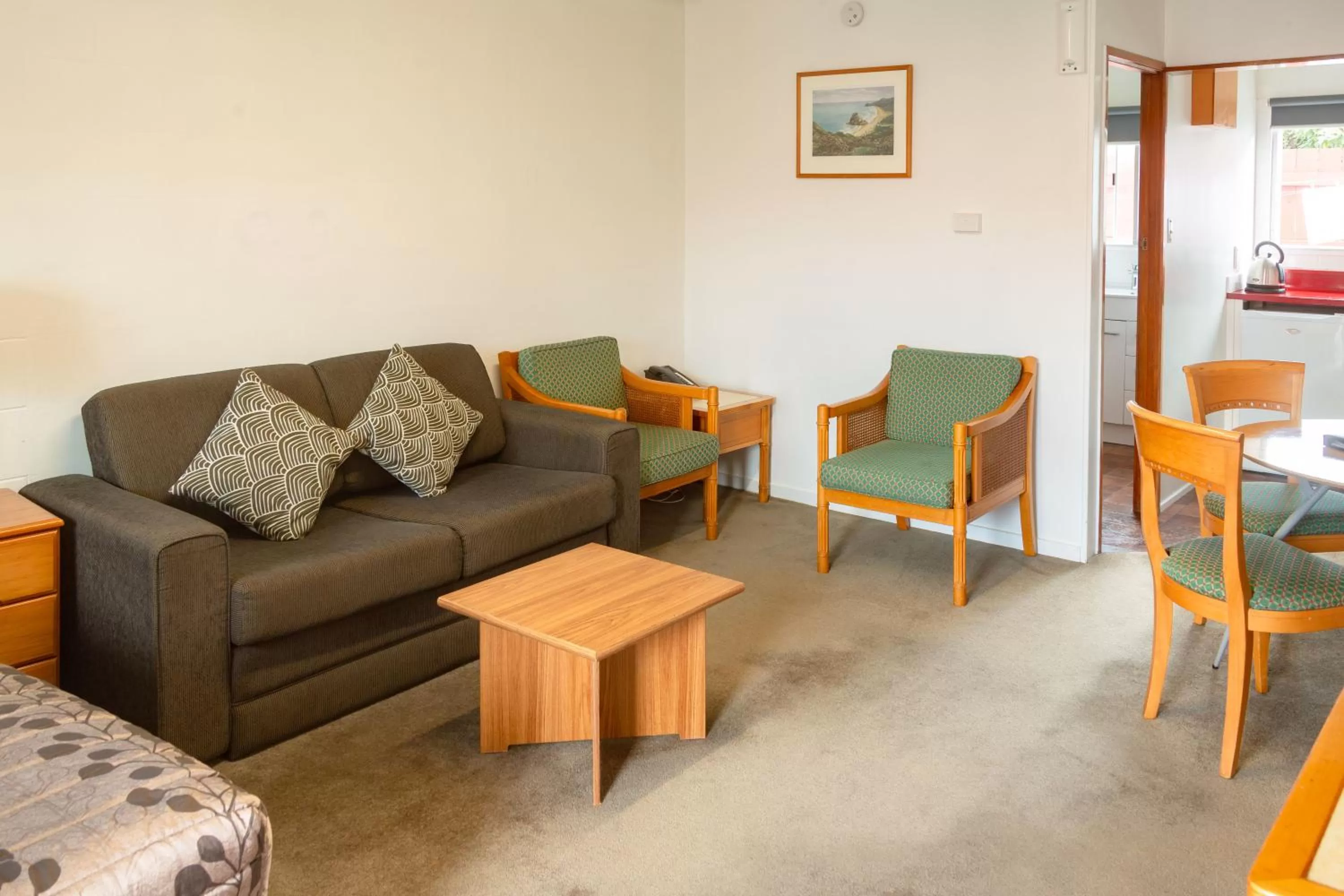 Living room in New Haven Motel