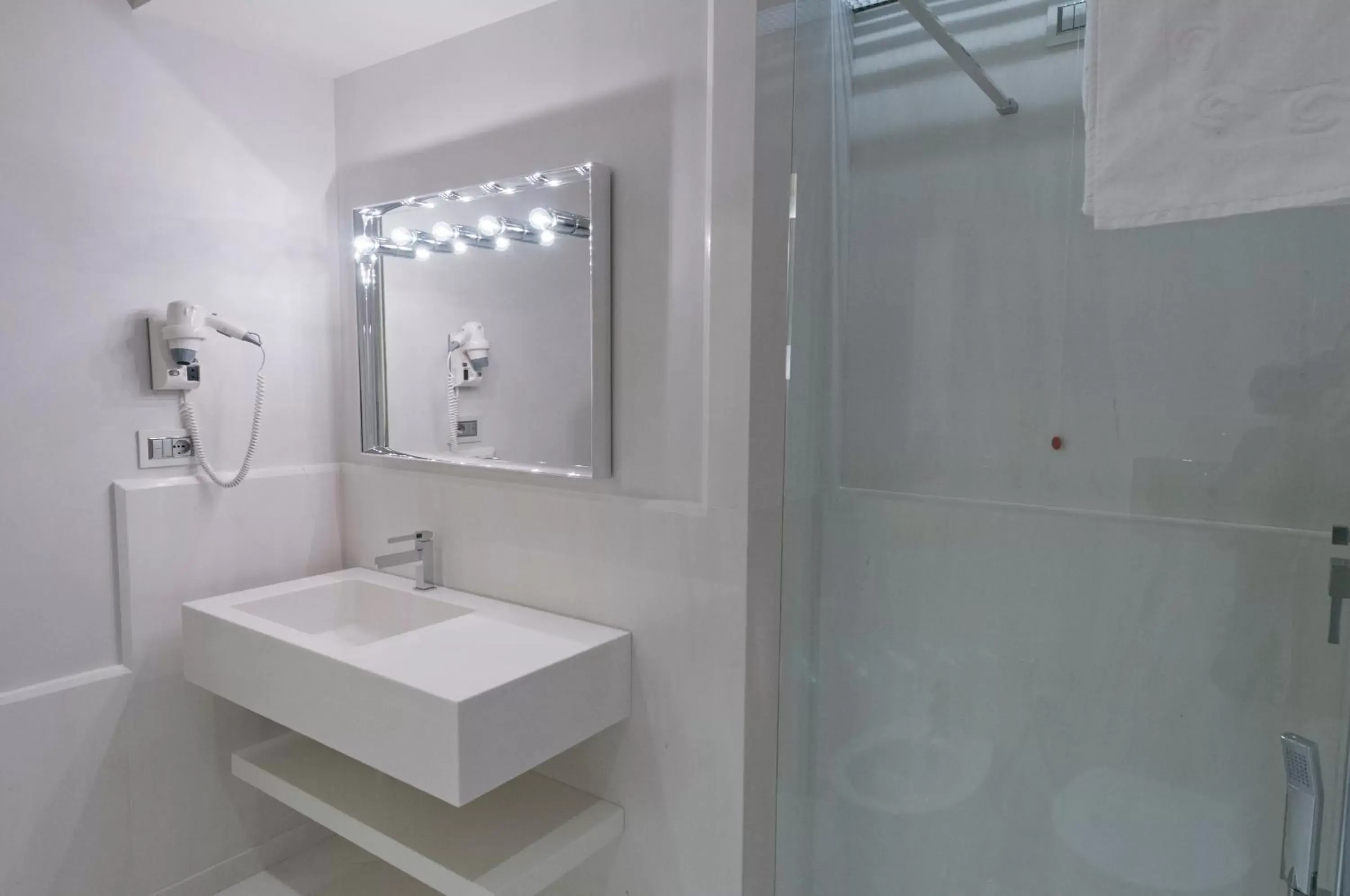 Shower, Bathroom in Palazzo Favacchio - Patanè
