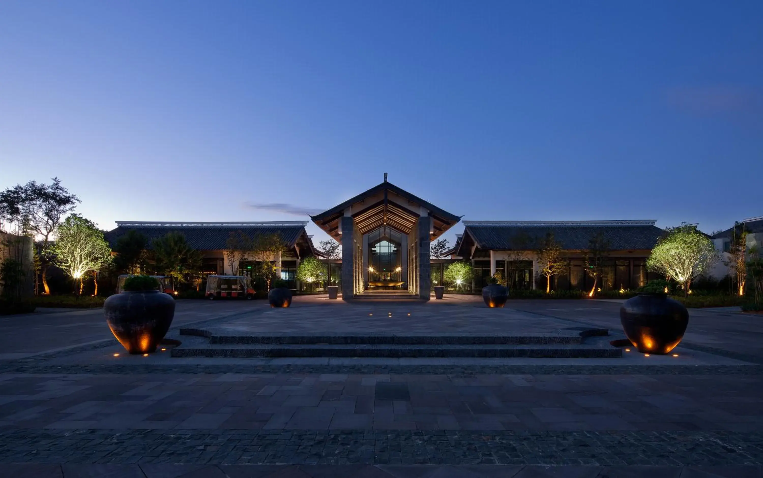 Facade/entrance in Pullman Lijiang Resort & Spa Facade/entrance in Pullman Lijiang Resort & Spa