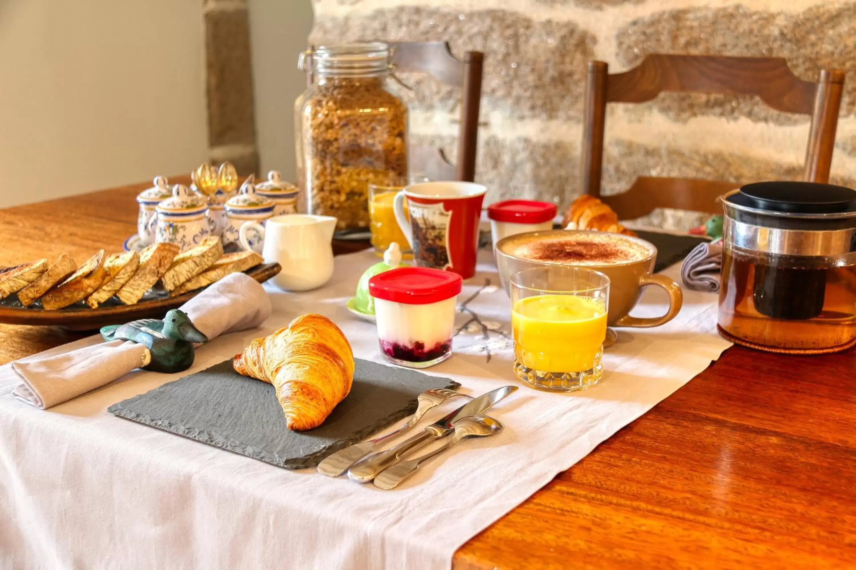 Food and drinks, Breakfast in KERBELEG, ferme-manoir du XVè siècle, chambres grand confort