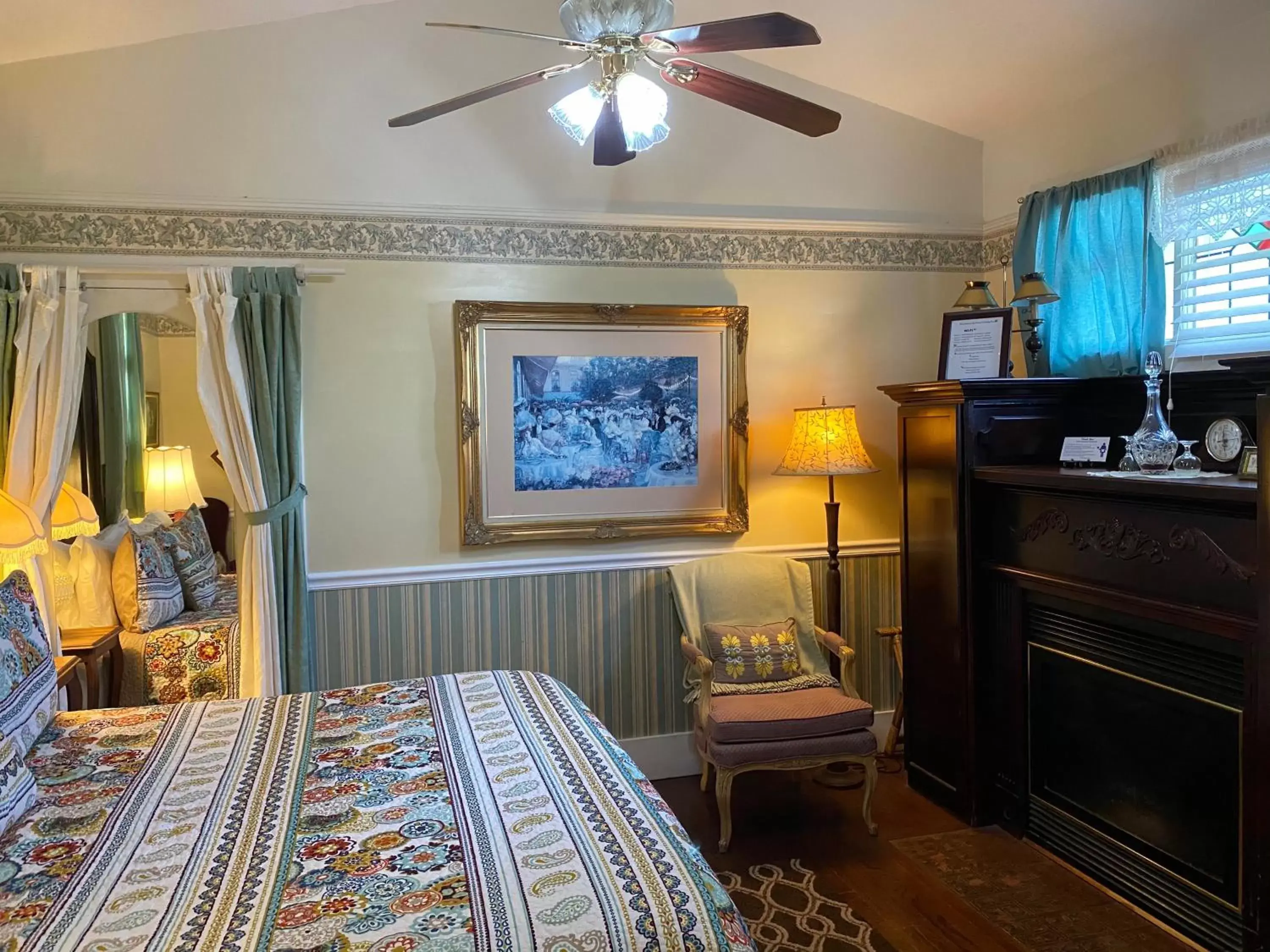 Decorative detail, Bed in Penny Farthing Inn