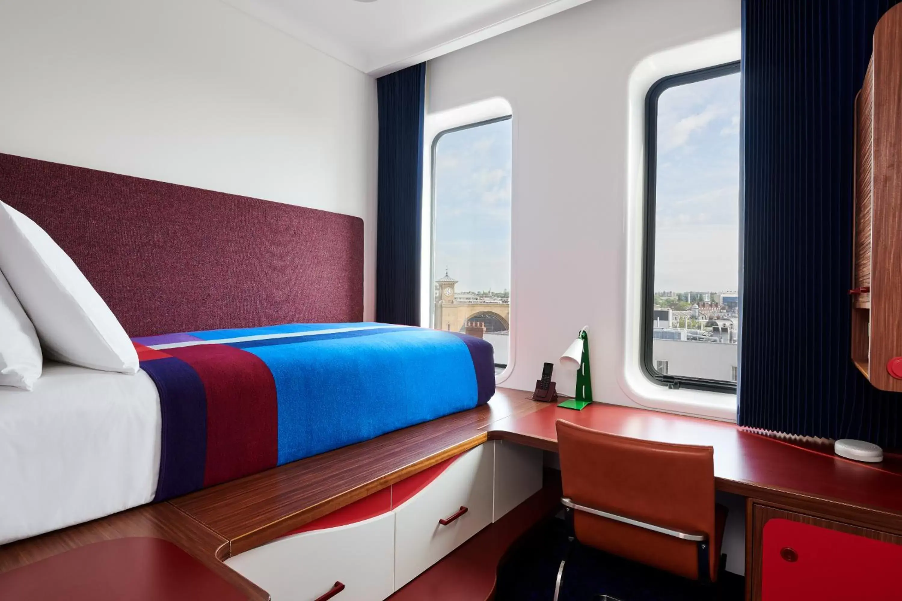 Bedroom, Bed in The Standard London
