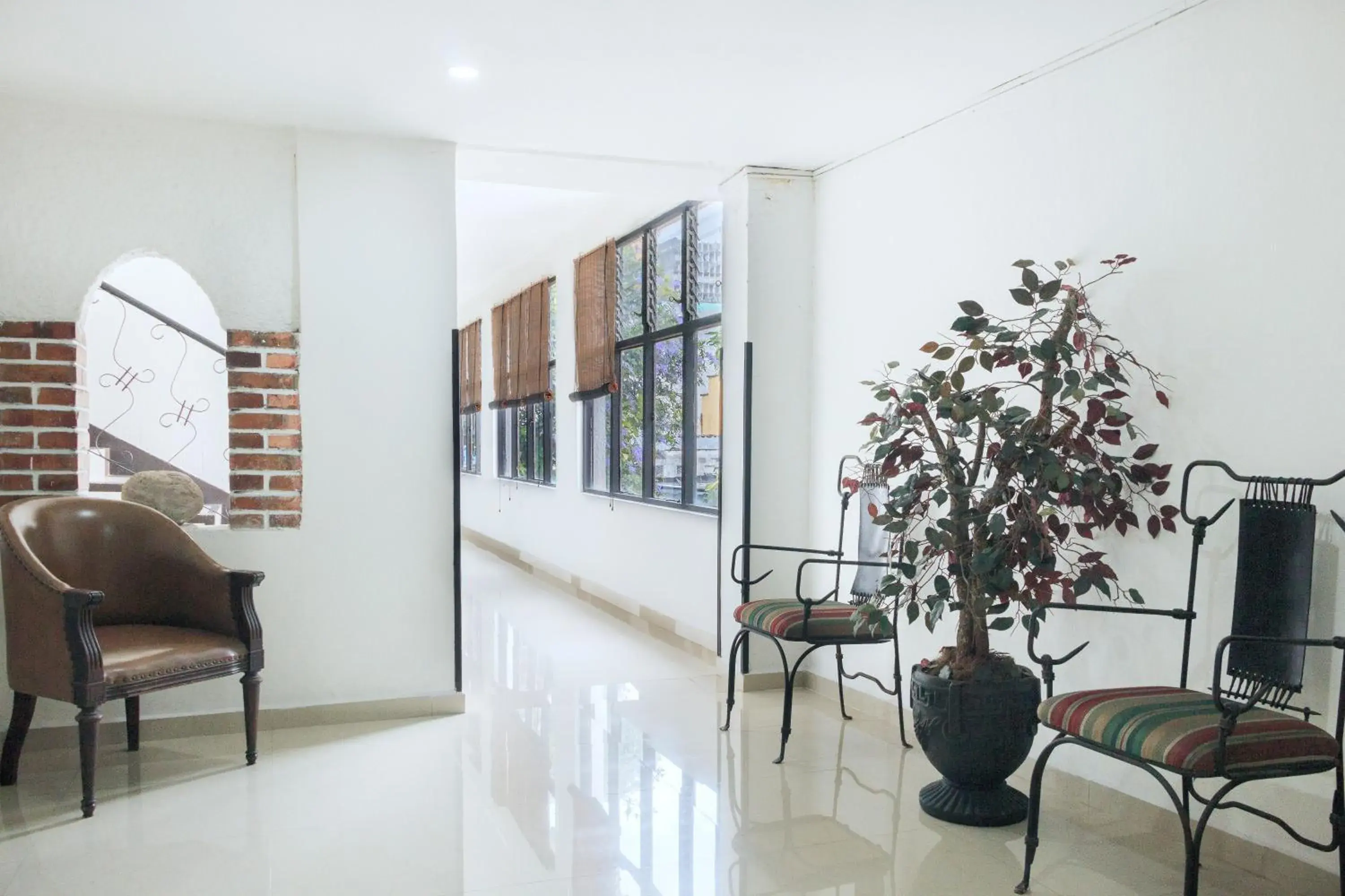 Seating Area in Hotel Colonial Plaza