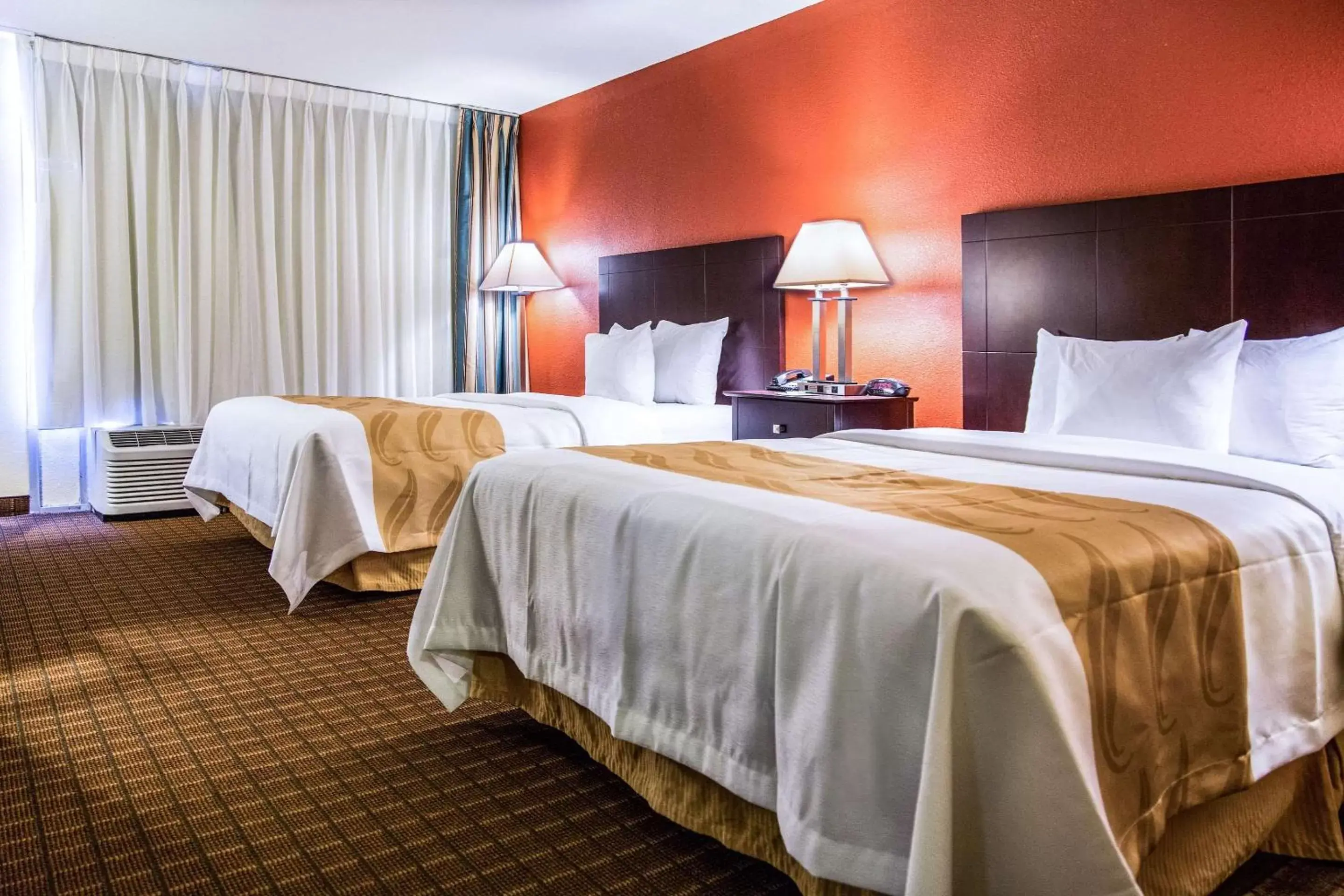 Photo of the whole room, Bed in Quality Inn Fort Dodge